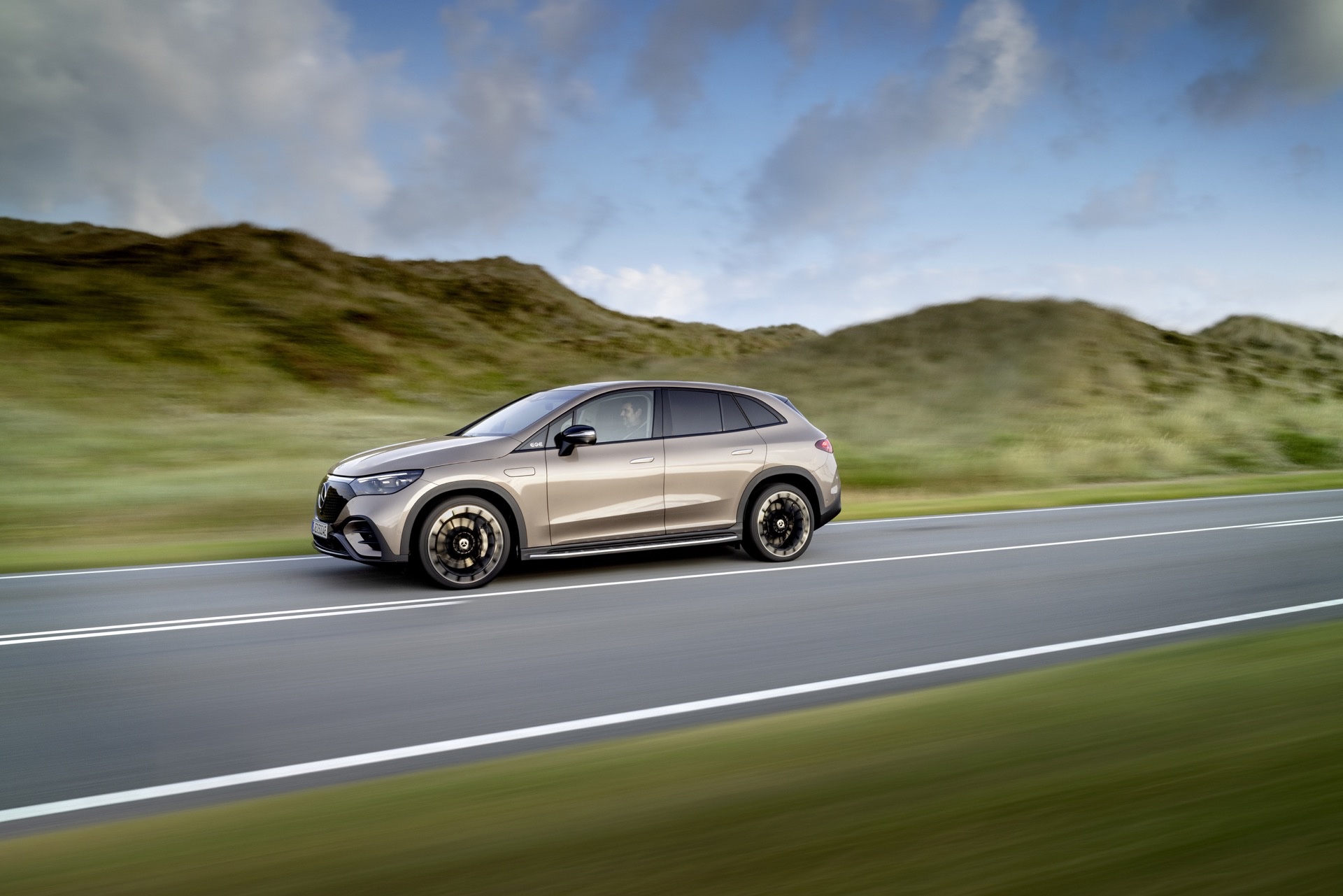 2024 Mercedes EQE SUV Offers A Range Of 370 Miles And Tech For Days