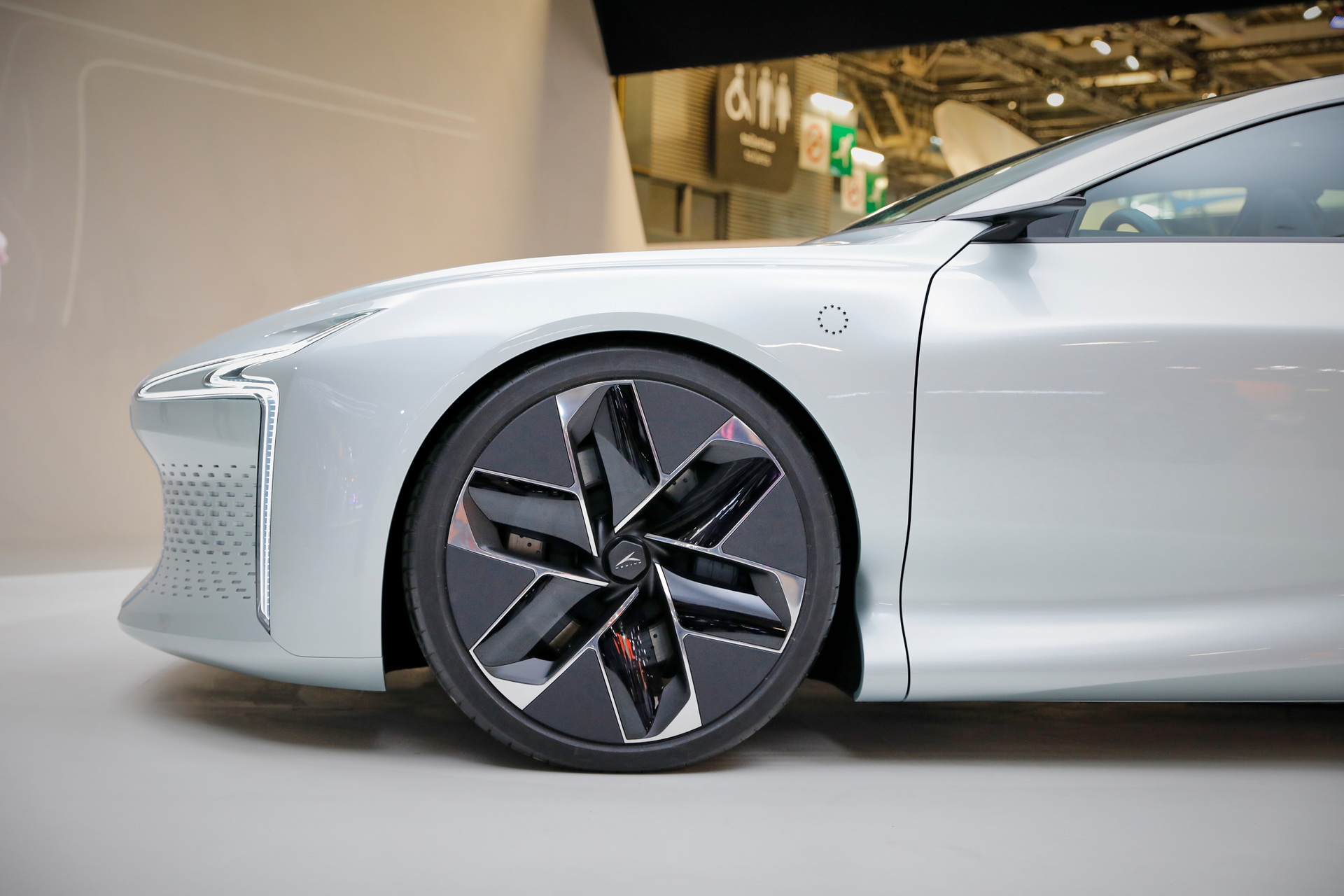 $118,000 Hopium Machina Hydrogen EV Can Complete A Refill In 3 Minutes Offering 620-Mile Range