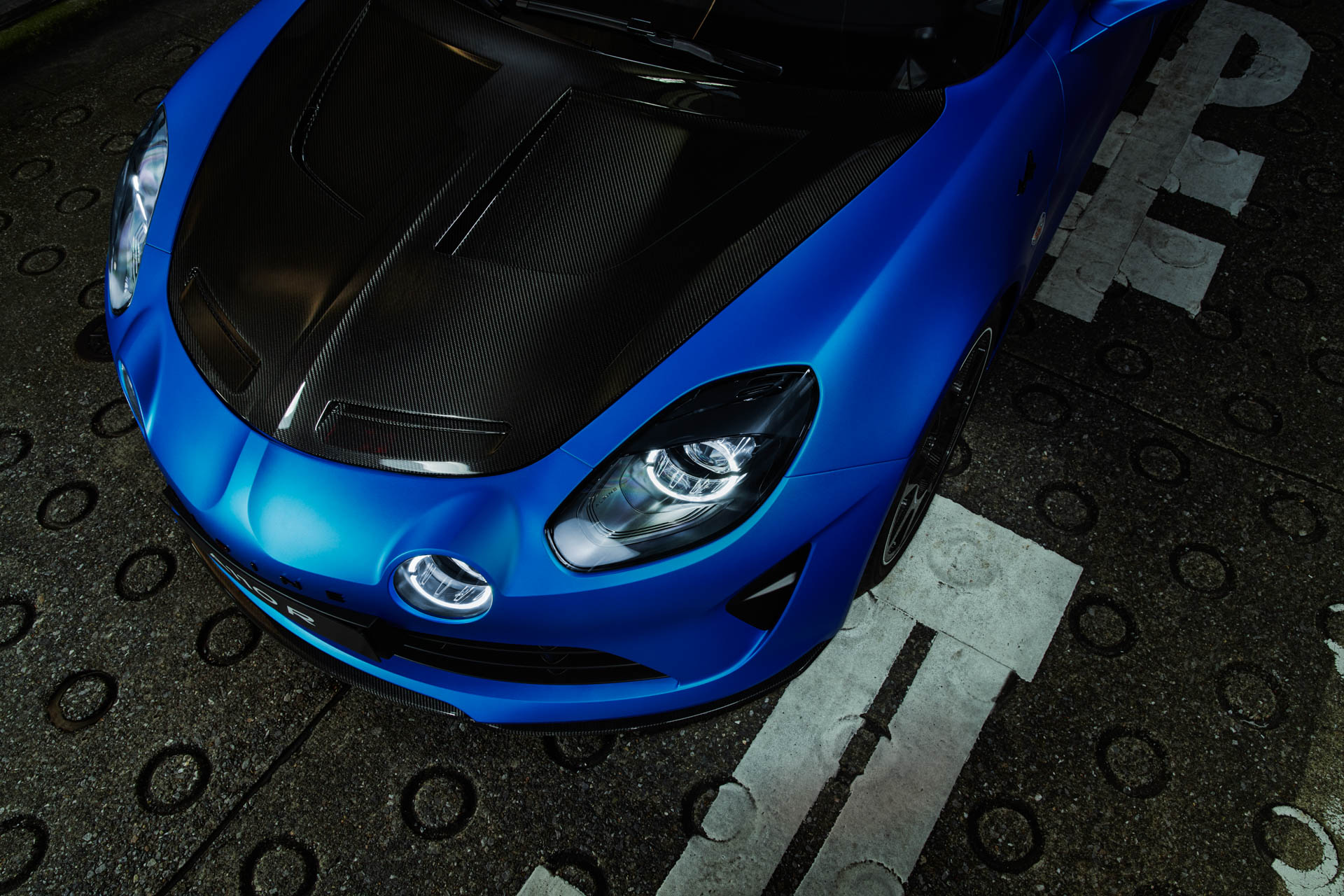 Hardcore Alpine A110 R Shows Off Its Weight Loss In Paris