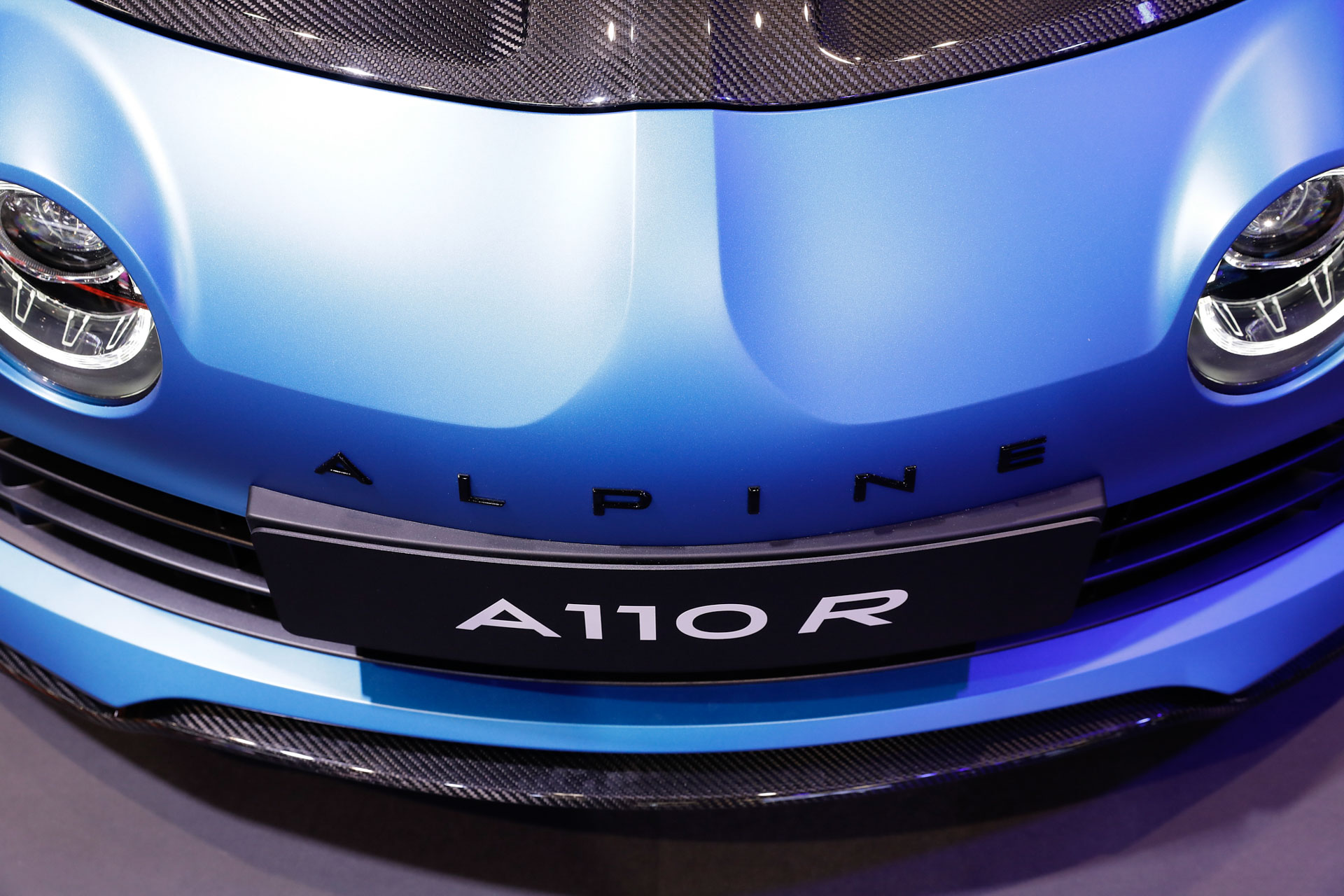 Hardcore Alpine A110 R Shows Off Its Weight Loss In Paris