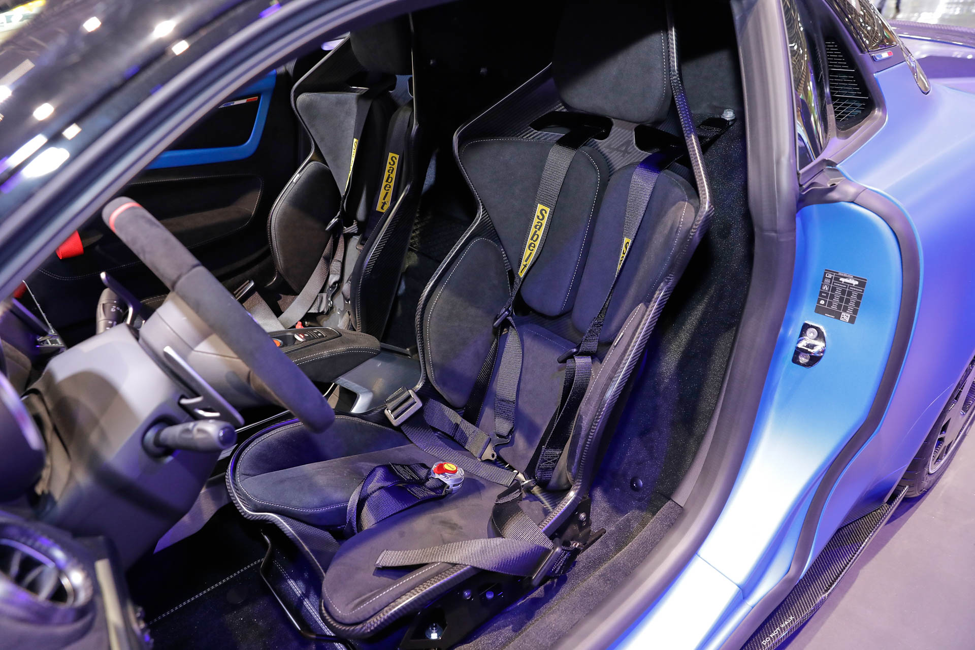 Hardcore Alpine A110 R Shows Off Its Weight Loss In Paris