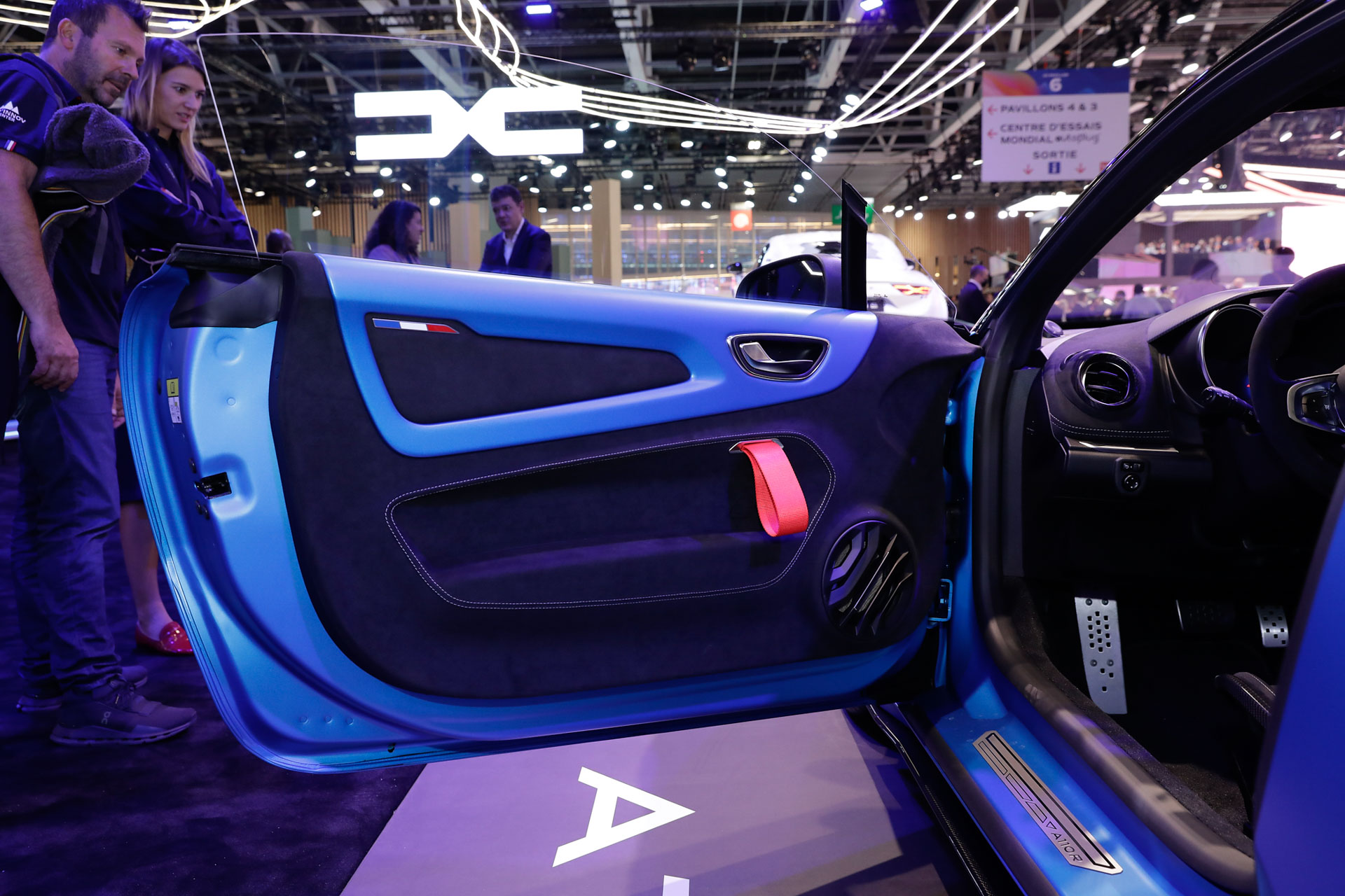 Hardcore Alpine A110 R Shows Off Its Weight Loss In Paris