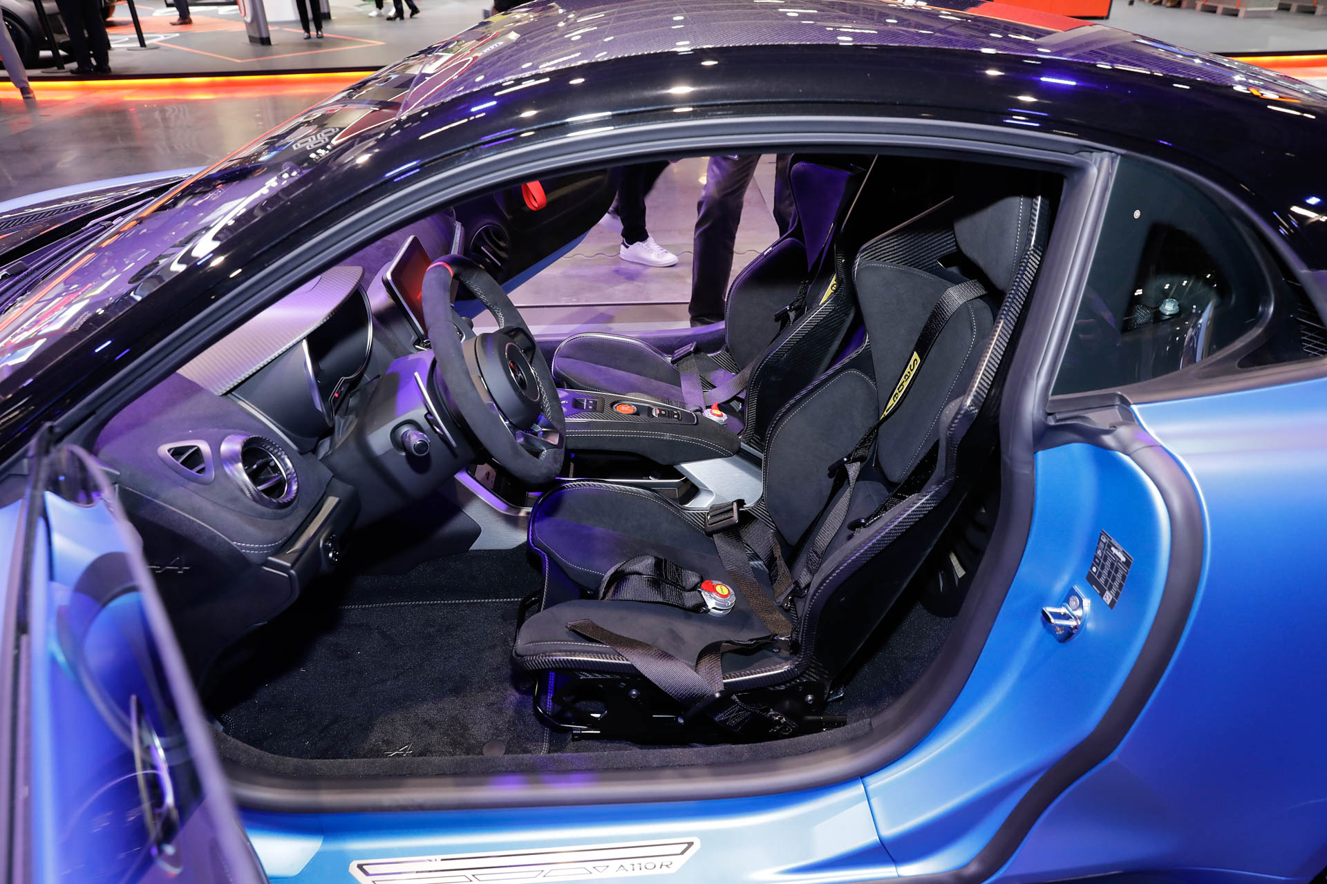 Hardcore Alpine A110 R Shows Off Its Weight Loss In Paris