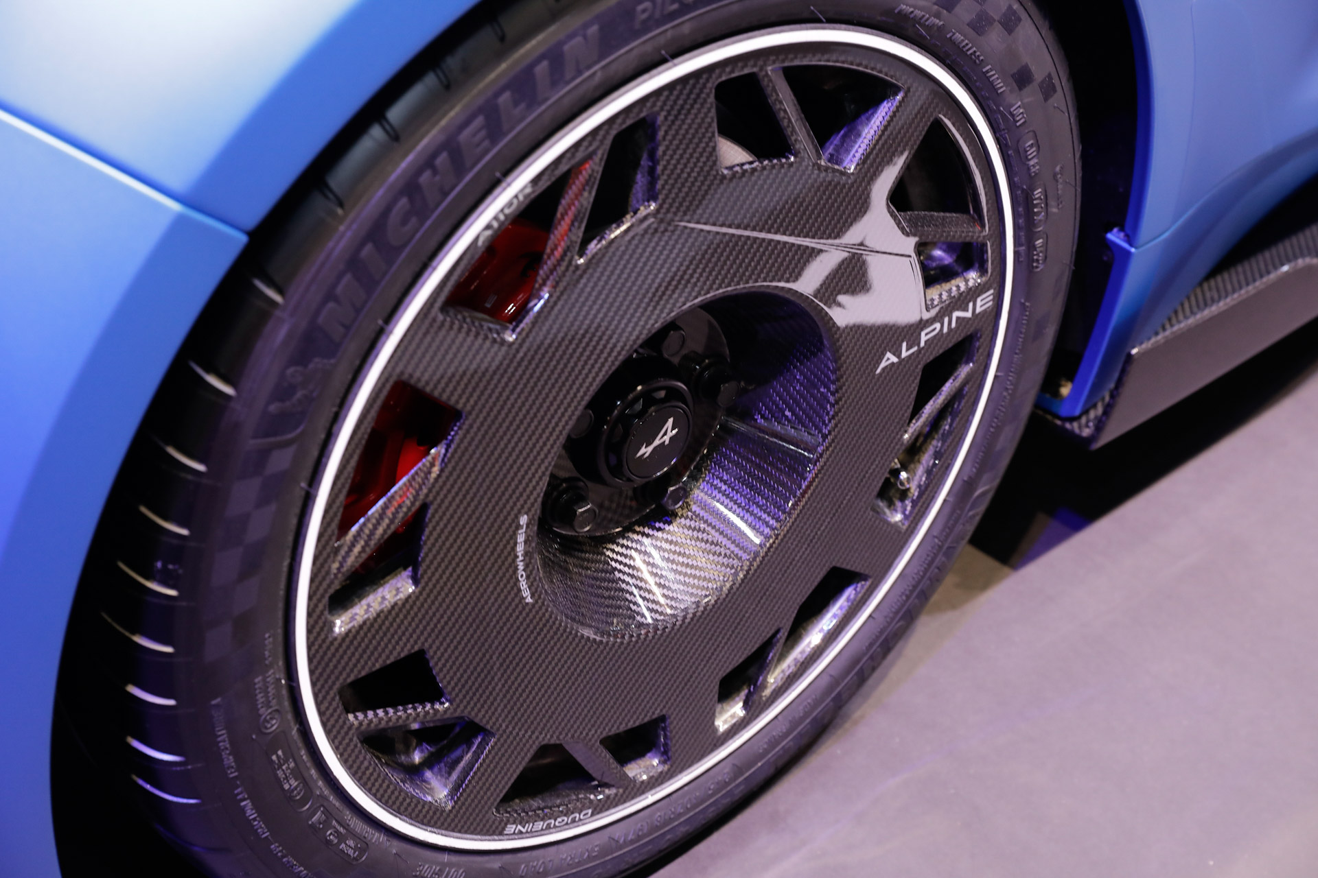 Hardcore Alpine A110 R Shows Off Its Weight Loss In Paris