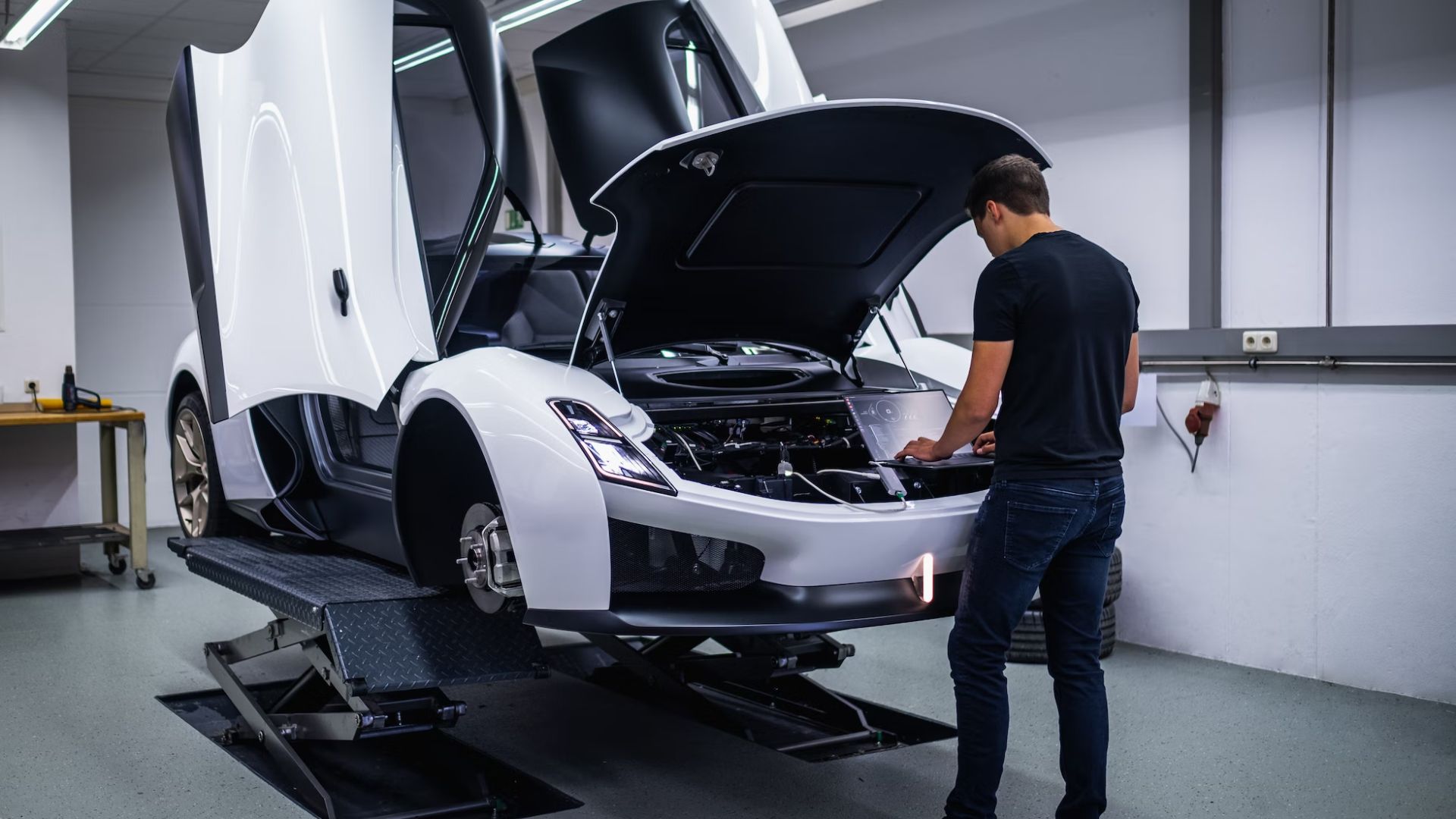 Apollo G2J Electric Sportscar Prototype Previews Brand’s Future EVs