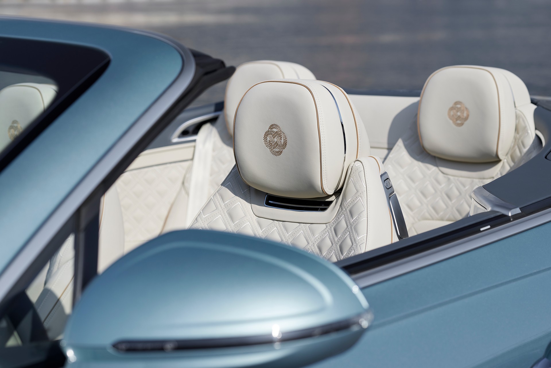 Bentley Continental GT Convertible Mulliner Riviera Collection Is Designed For The Yacht Club Crowd