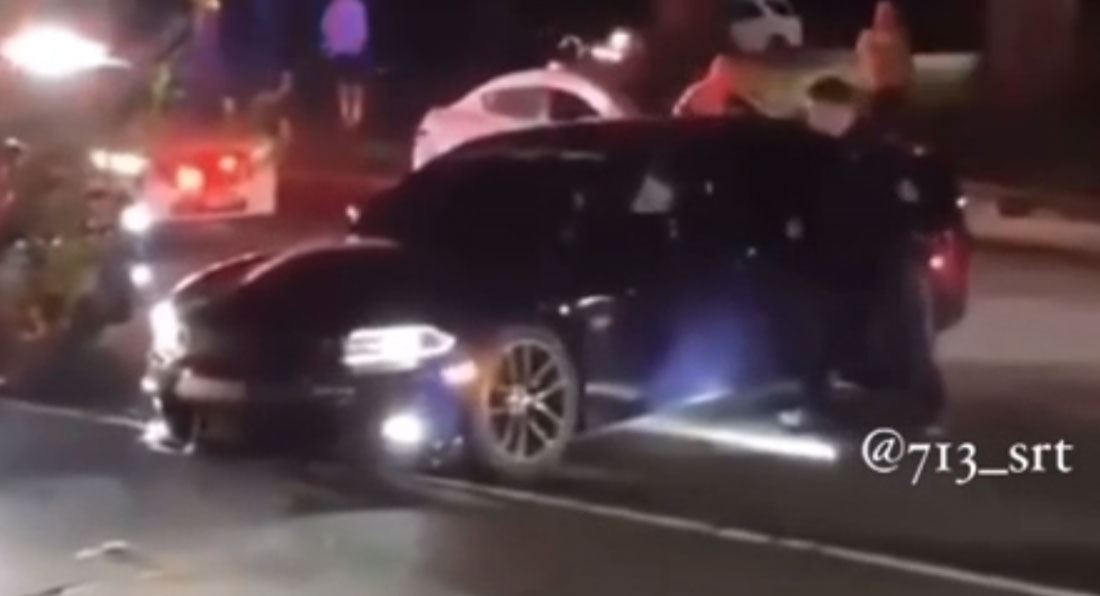 Le conducteur de la Dodge Charger Hellcat réussit à disparaître en fuyant les flics