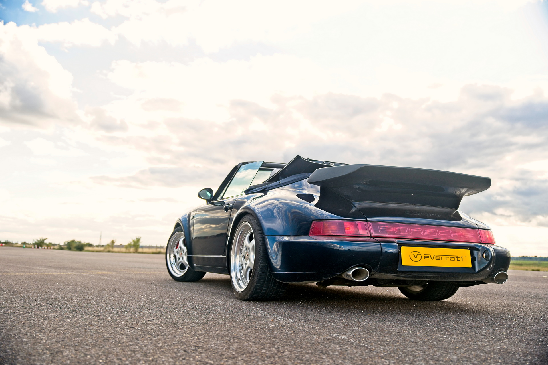 Everrati’s Electric Porsche 964 Widebody Cabriolet Blends Open-Air Driving With 500 HP