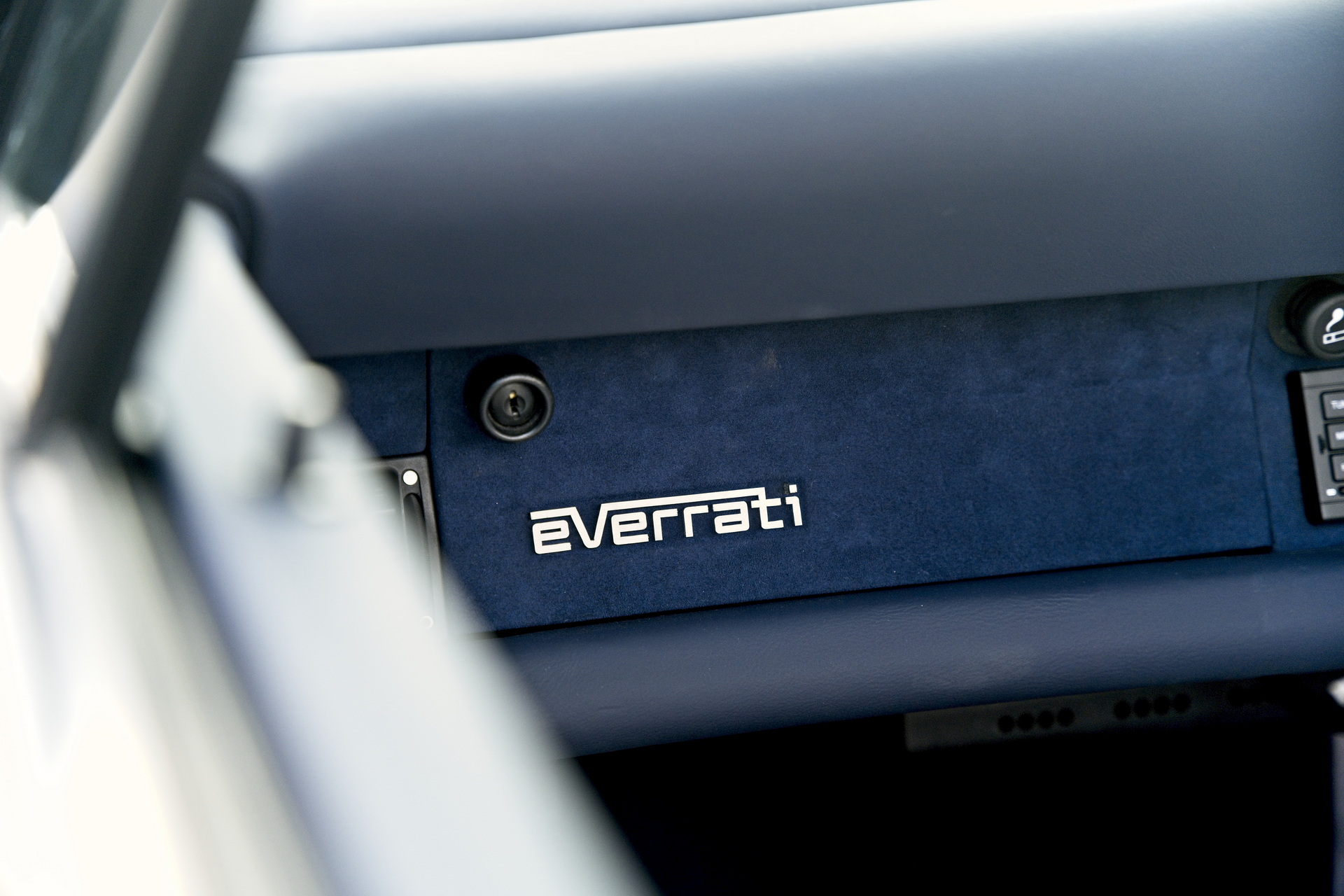 Everrati’s Electric Porsche 964 Widebody Cabriolet Blends Open-Air Driving With 500 HP