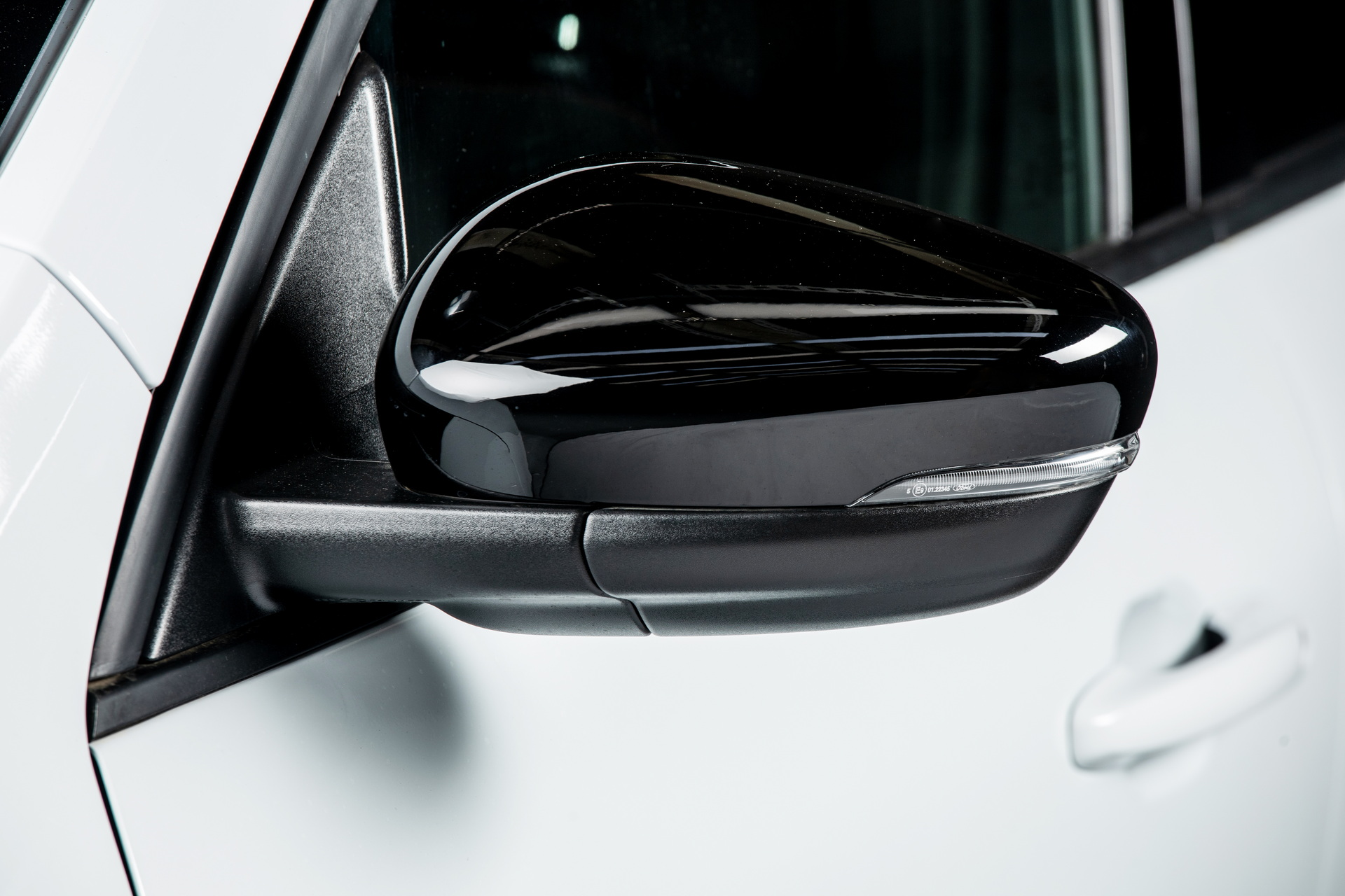 Ford Kuga Gains Black Package In Europe With 20-Inch Wheels And Dark Accents