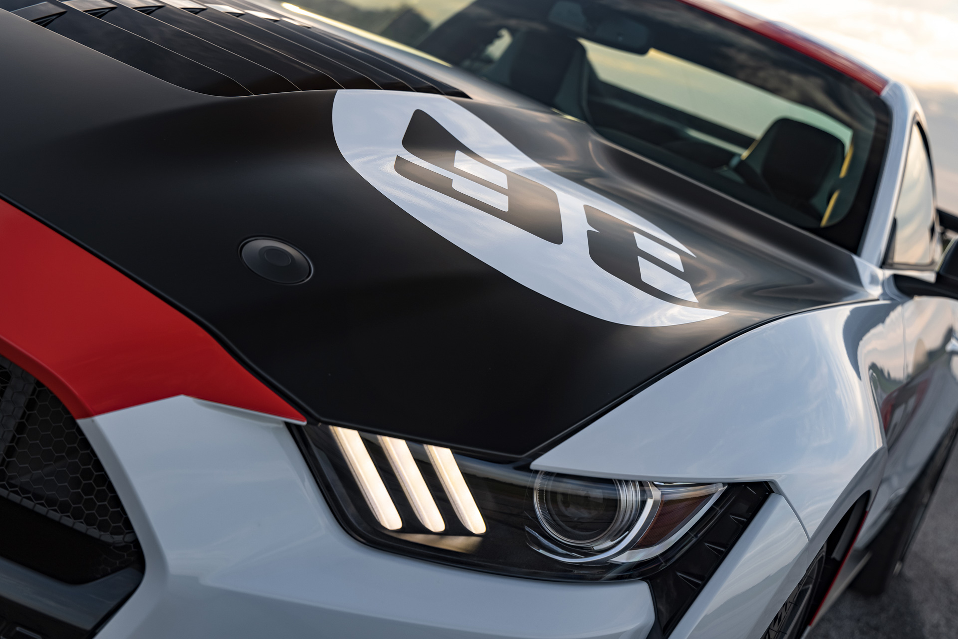 1,204-HP Hennessey Venom 1200 Mustang GT500 Kicks Sand In Shelby’s Face