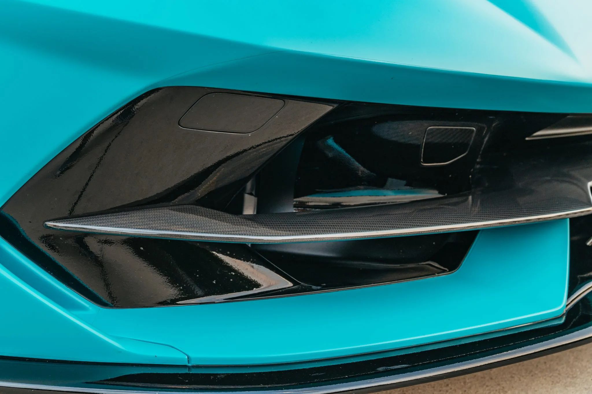 Bright Blue Lamborghini Aventador SVJ Is Just About Perfect
