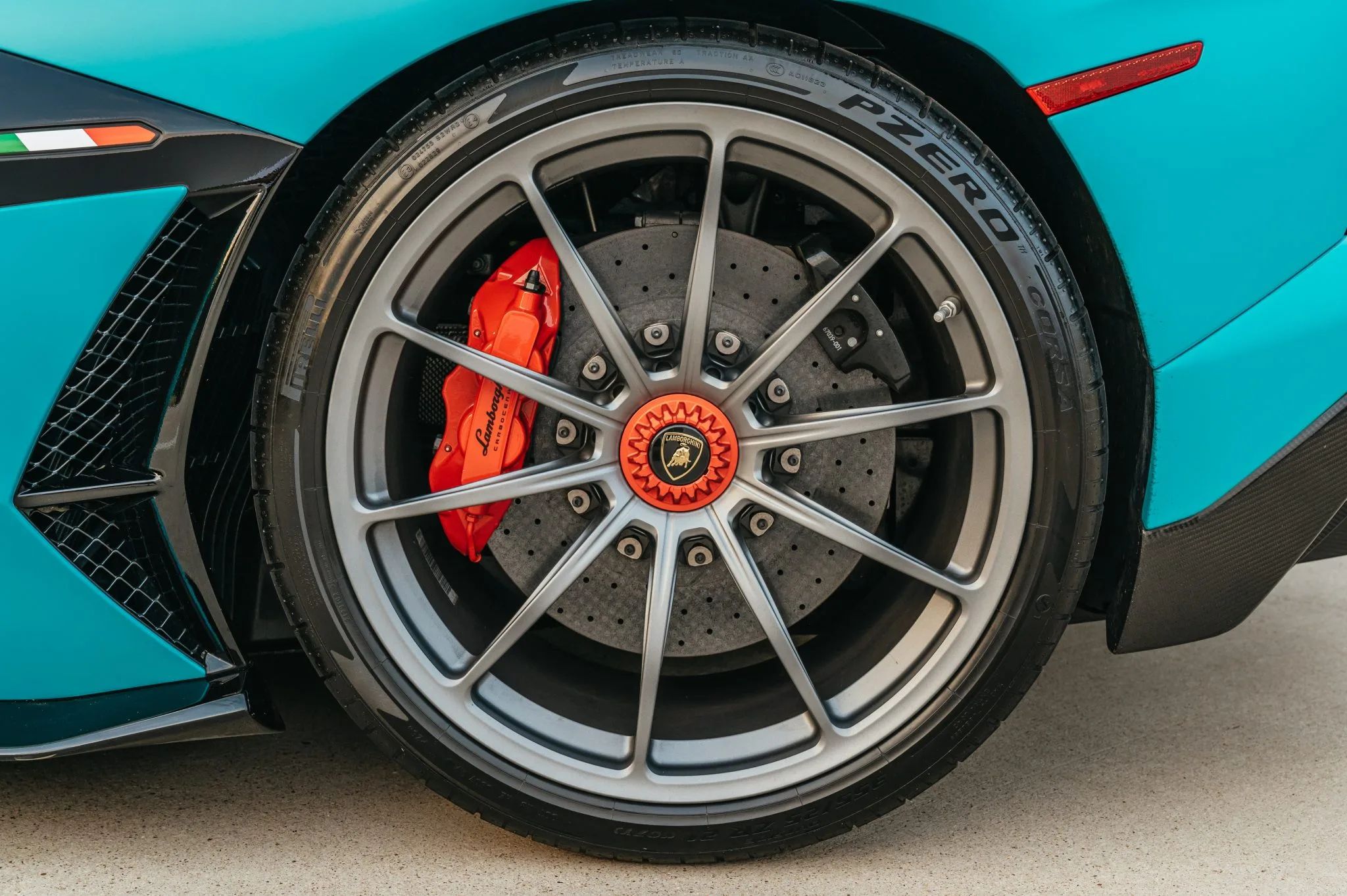 Bright Blue Lamborghini Aventador SVJ Is Just About Perfect