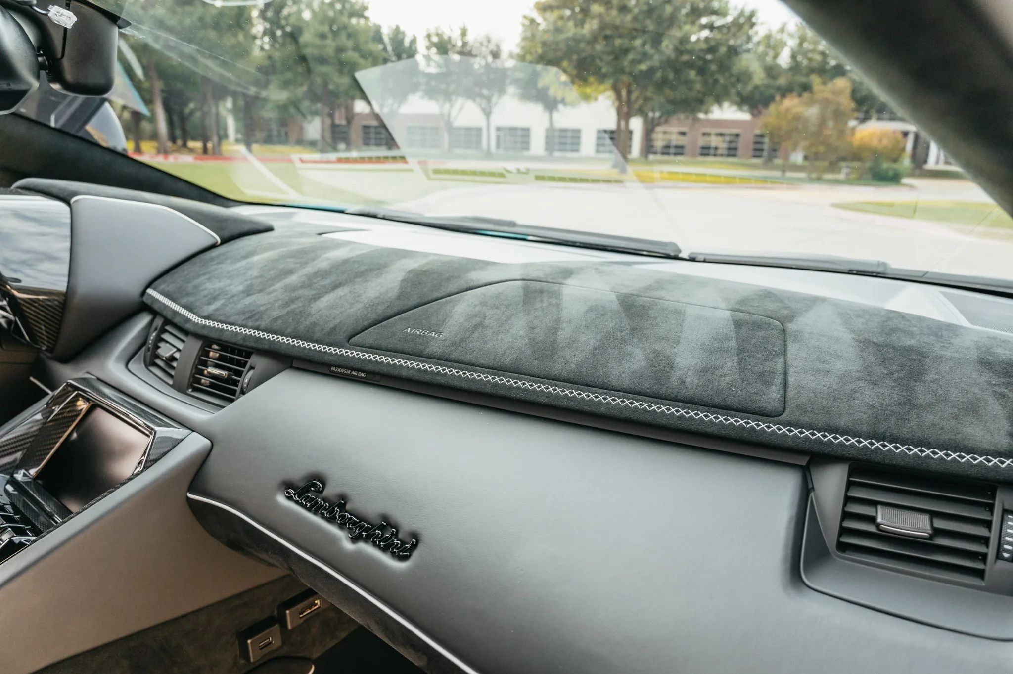 Bright Blue Lamborghini Aventador SVJ Is Just About Perfect