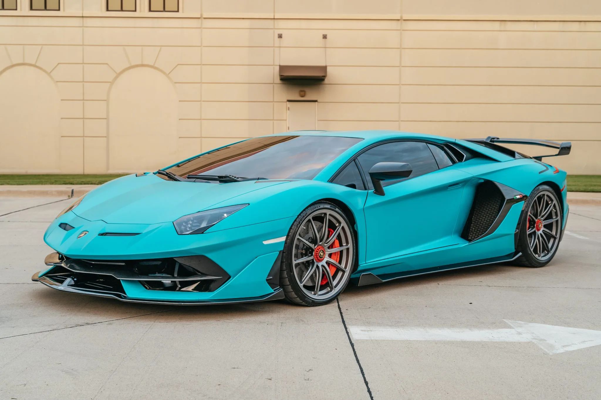 Bright Blue Lamborghini Aventador SVJ Is Just About Perfect