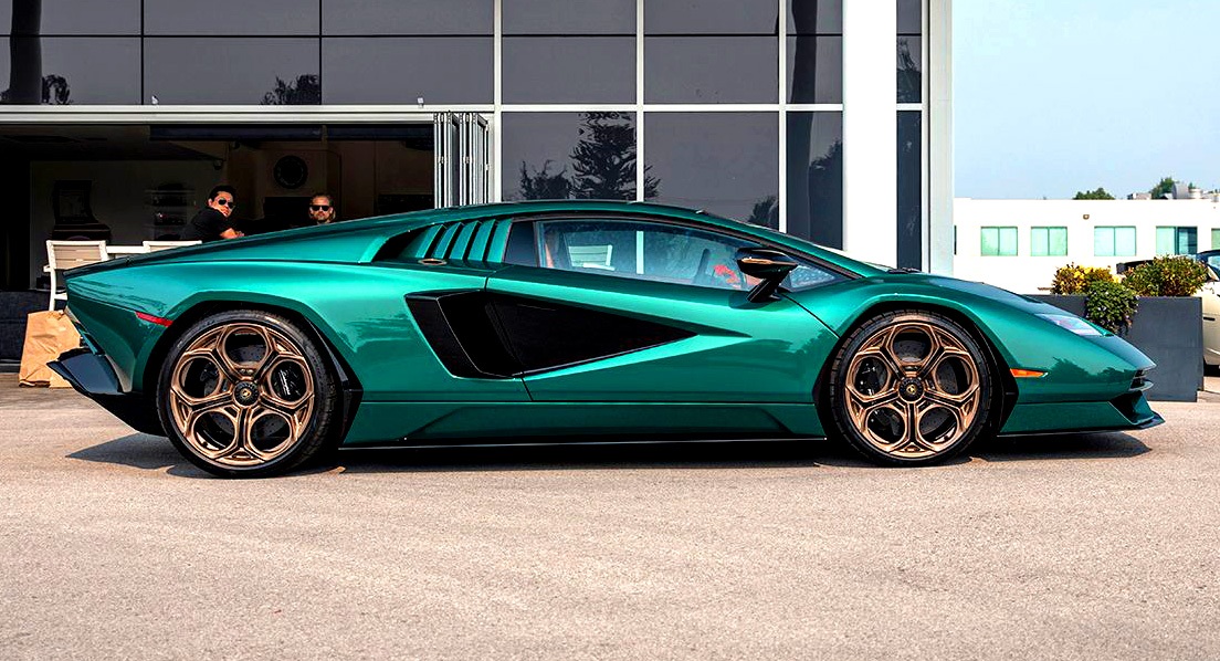 Lamborghini Countach LPI 800-4 In Verde Abete avec des roues en bronze vous rendra vert de jalousie