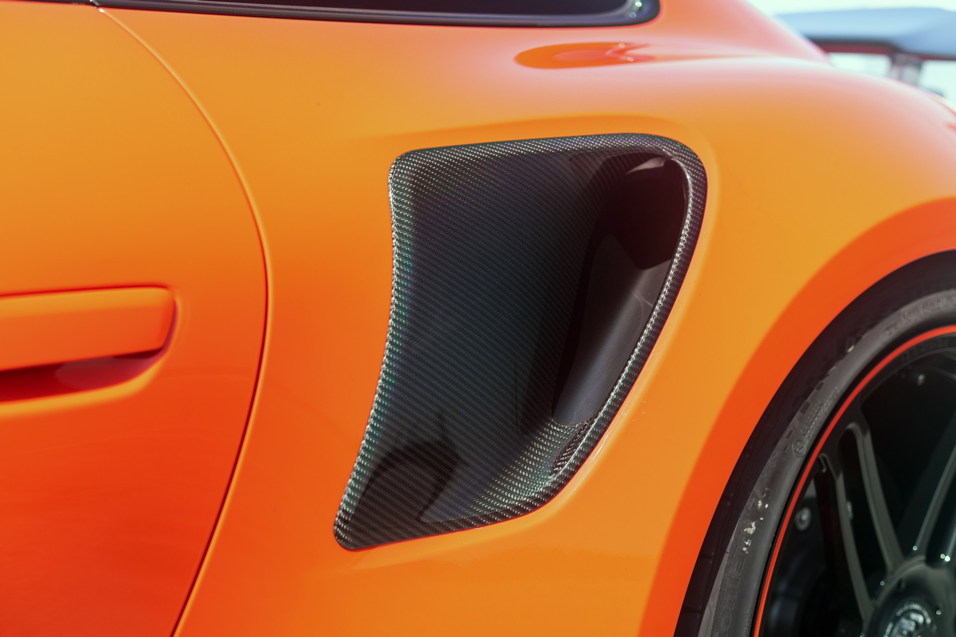 Manhart Gives The Porsche 911 Turbo S 822 HP, Turns It Into The TR 800