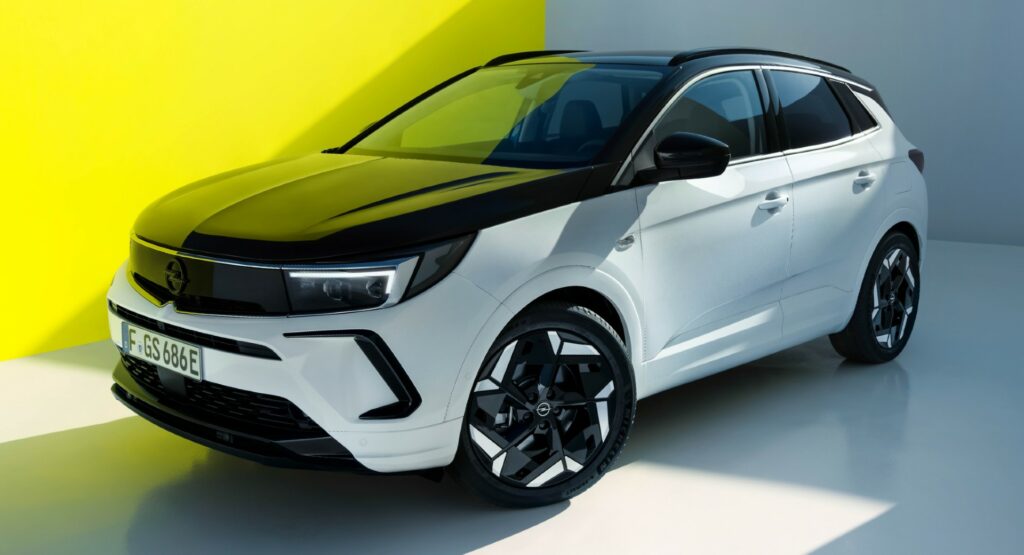  Opel/Vauxhall Grandland GSe Is A 296 HP PHEV SUV With Sports Suspension And 19-Inch Wheels