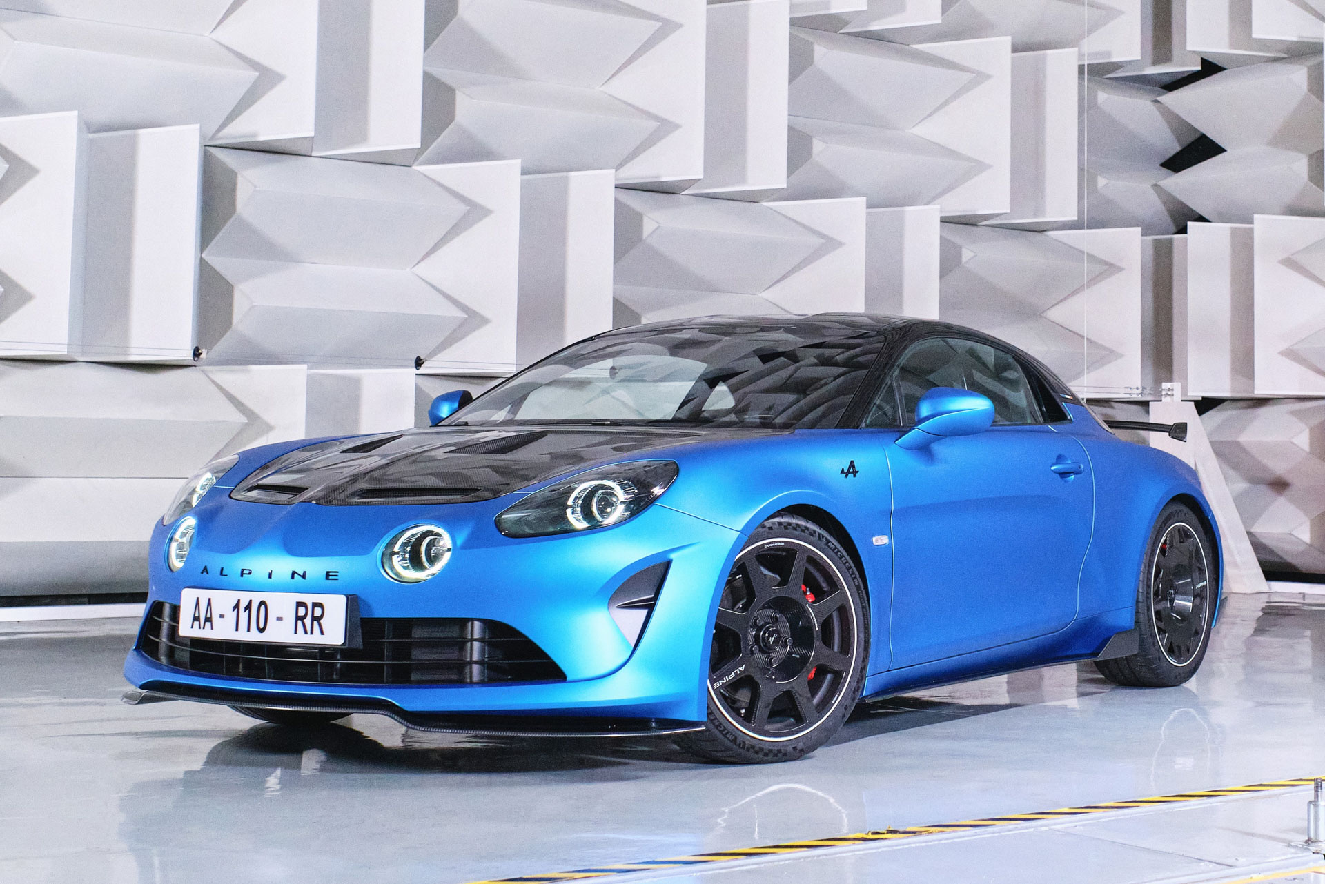 Hardcore Alpine A110 R Shows Off Its Weight Loss In Paris