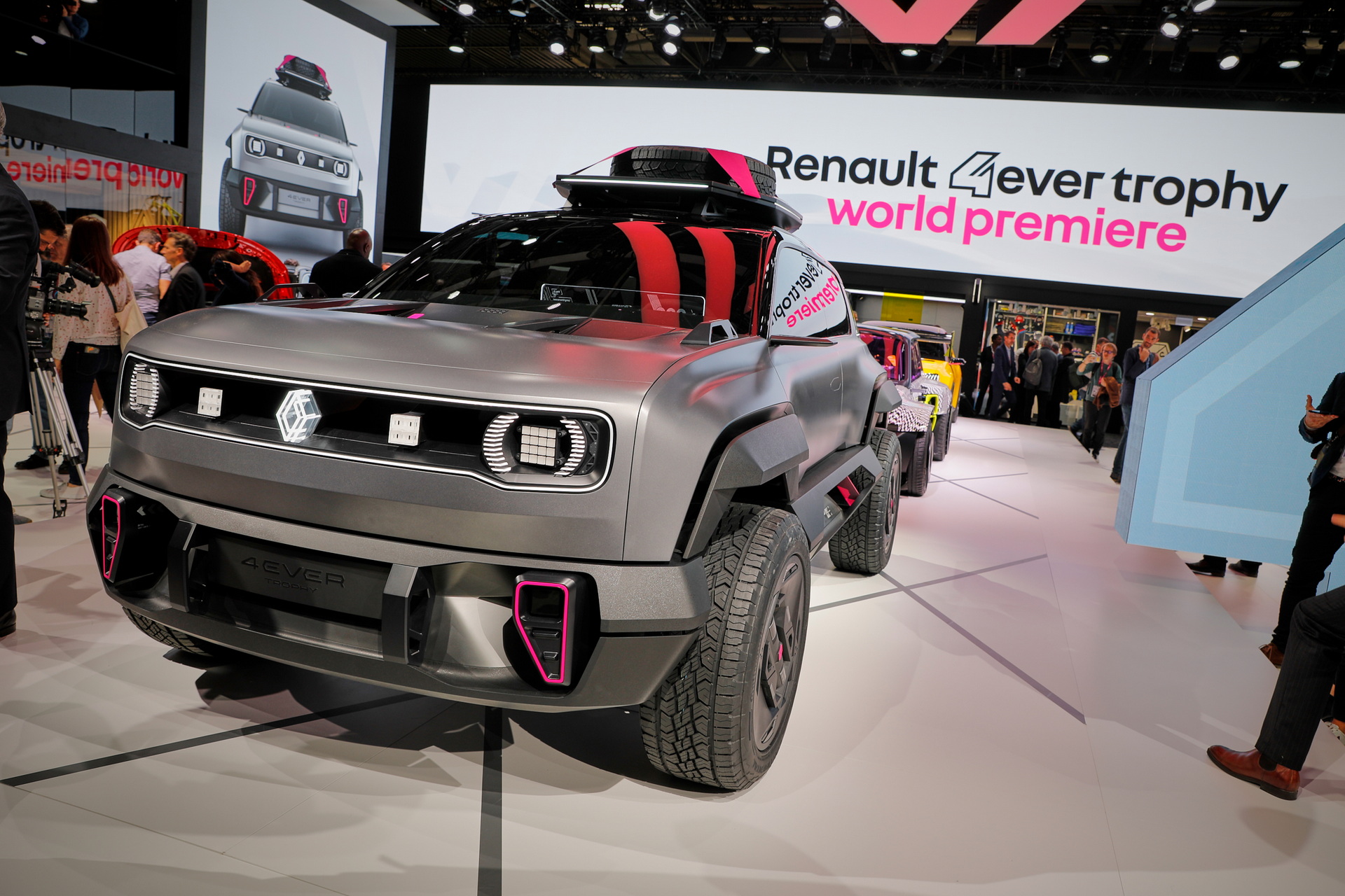 Renault 4Ever Trophy Concept Previews Retro-Flavored Electric B-SUV With Rugged Looks