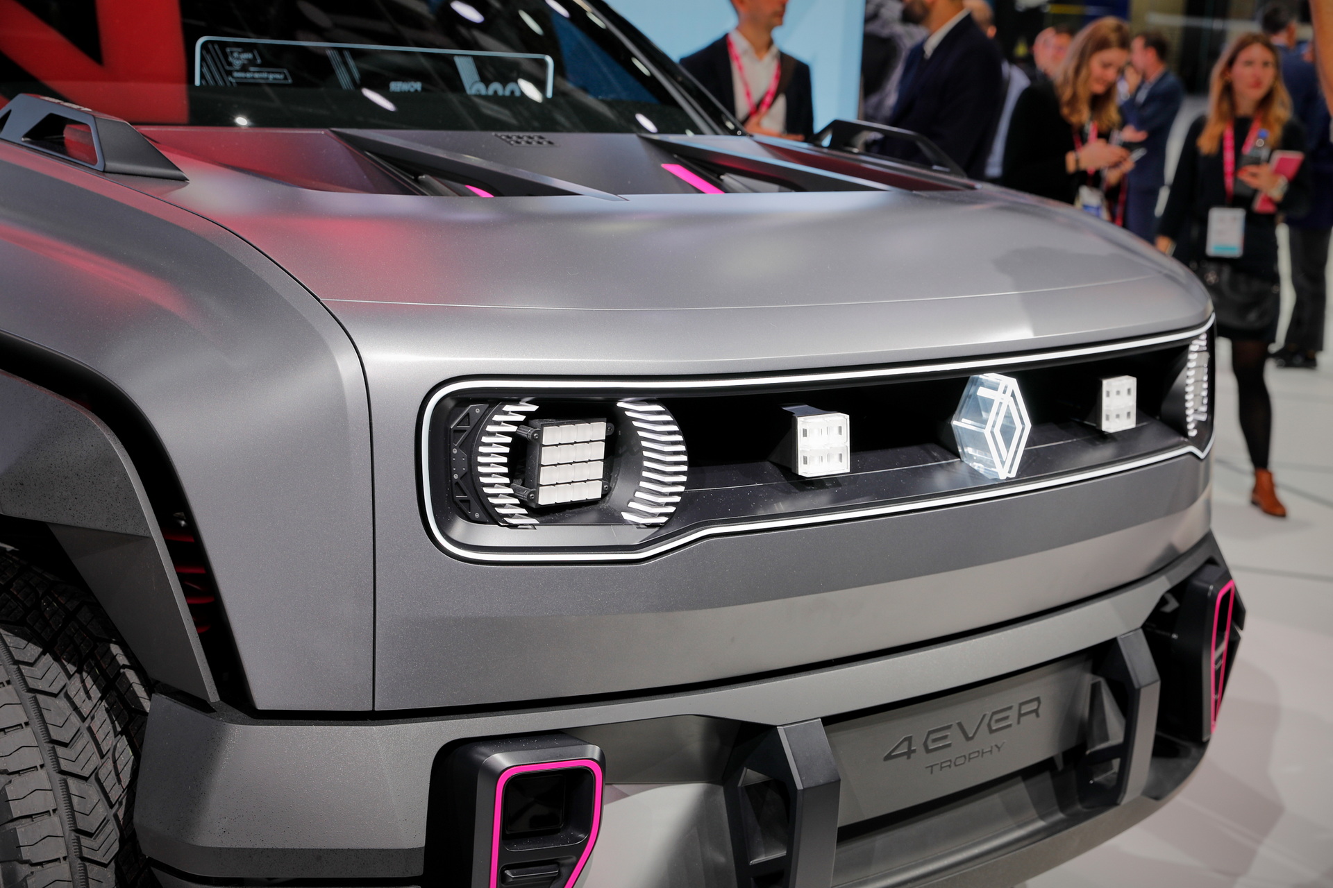 Renault 4Ever Trophy Concept Previews Retro-Flavored Electric B-SUV With Rugged Looks