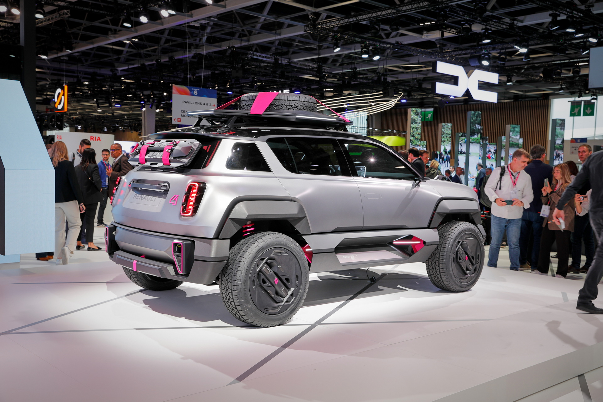 Renault 4Ever Trophy Concept Previews Retro-Flavored Electric B-SUV With Rugged Looks