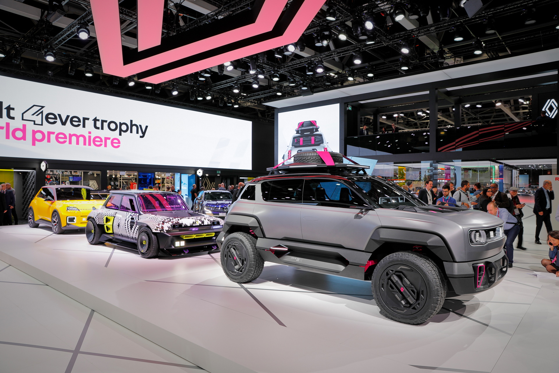 Renault 4Ever Trophy Concept Previews Retro-Flavored Electric B-SUV With Rugged Looks