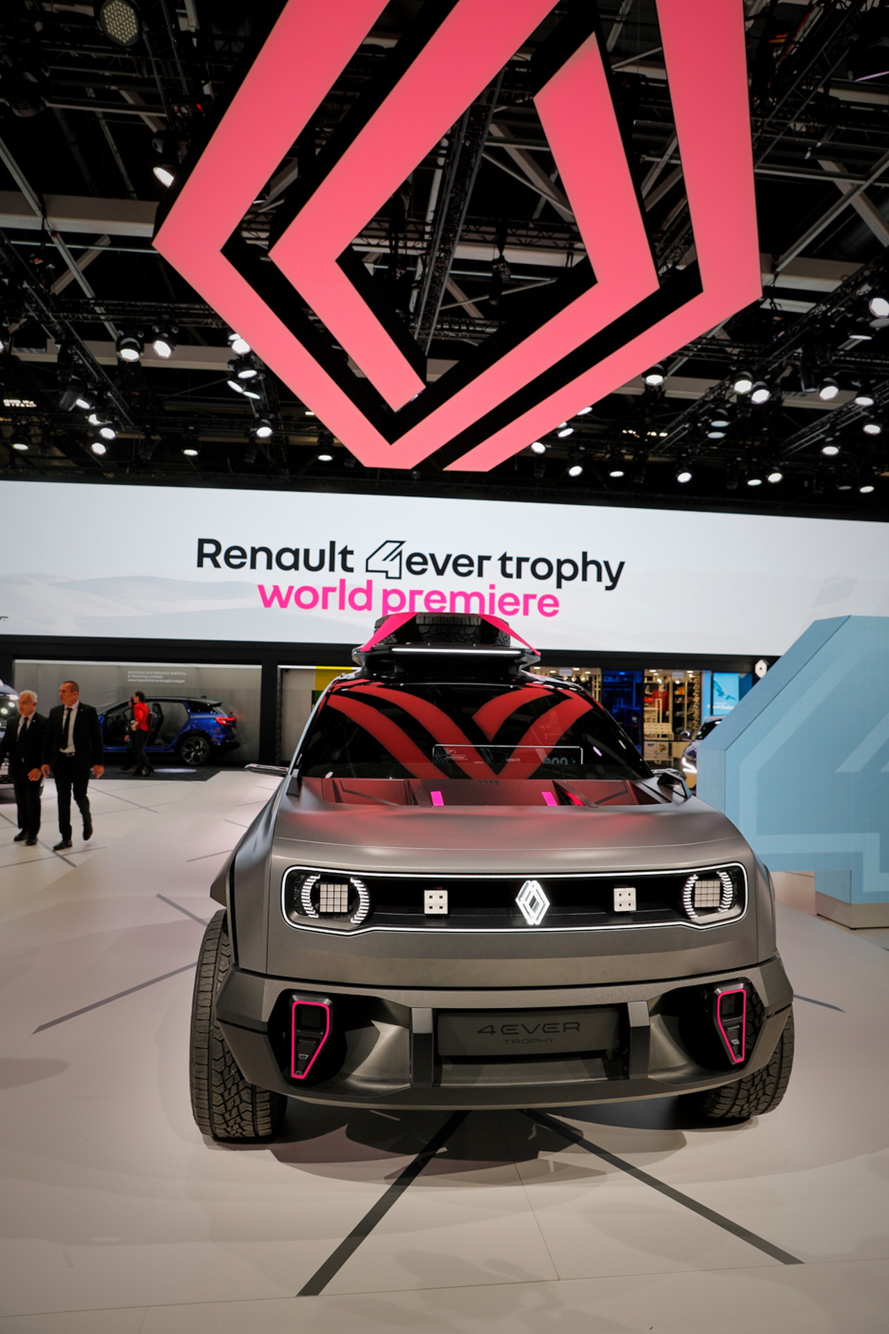 Renault 4Ever Trophy Concept Previews Retro-Flavored Electric B-SUV With Rugged Looks