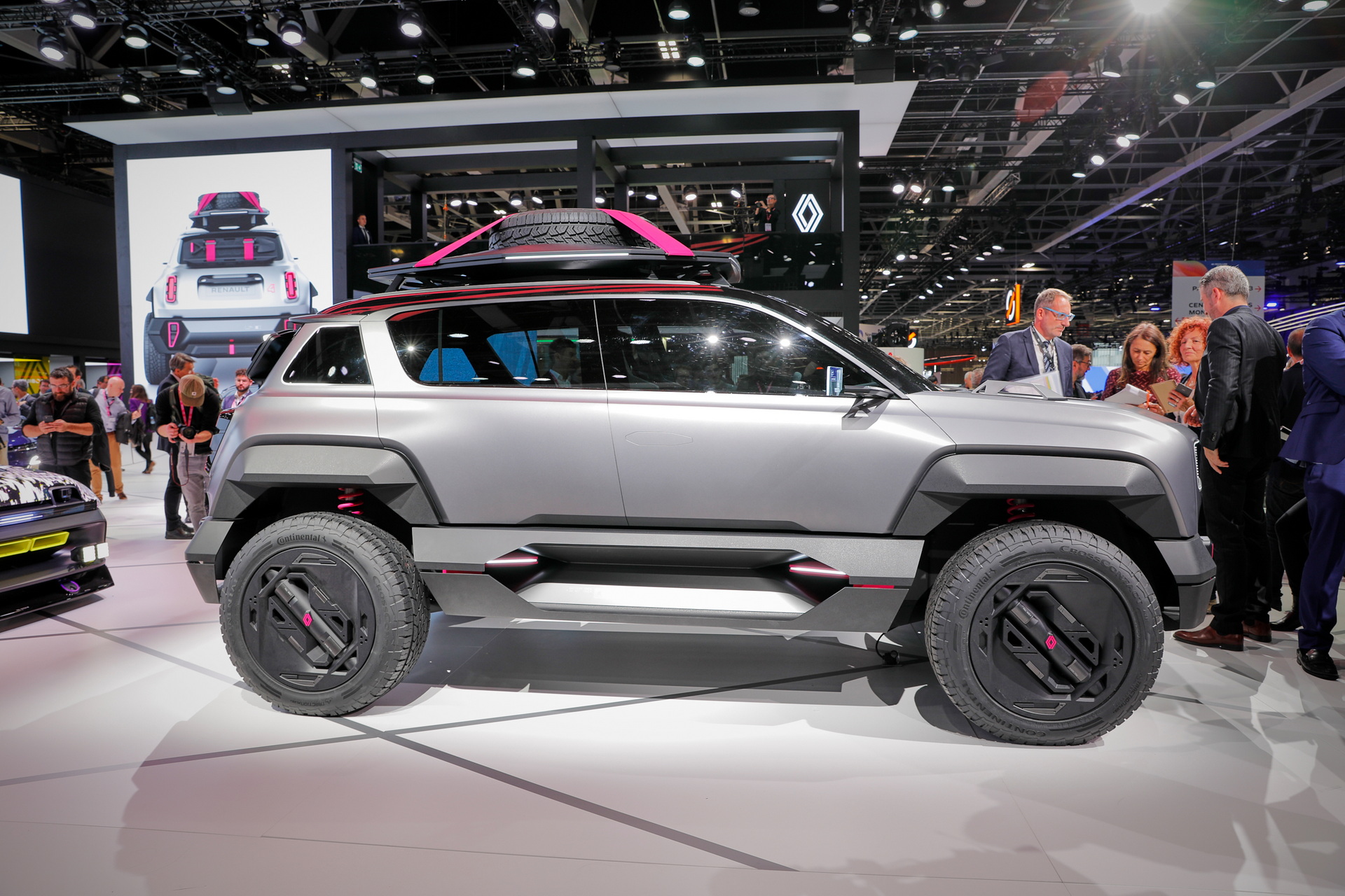 Renault 4Ever Trophy Concept Previews Retro-Flavored Electric B-SUV With Rugged Looks