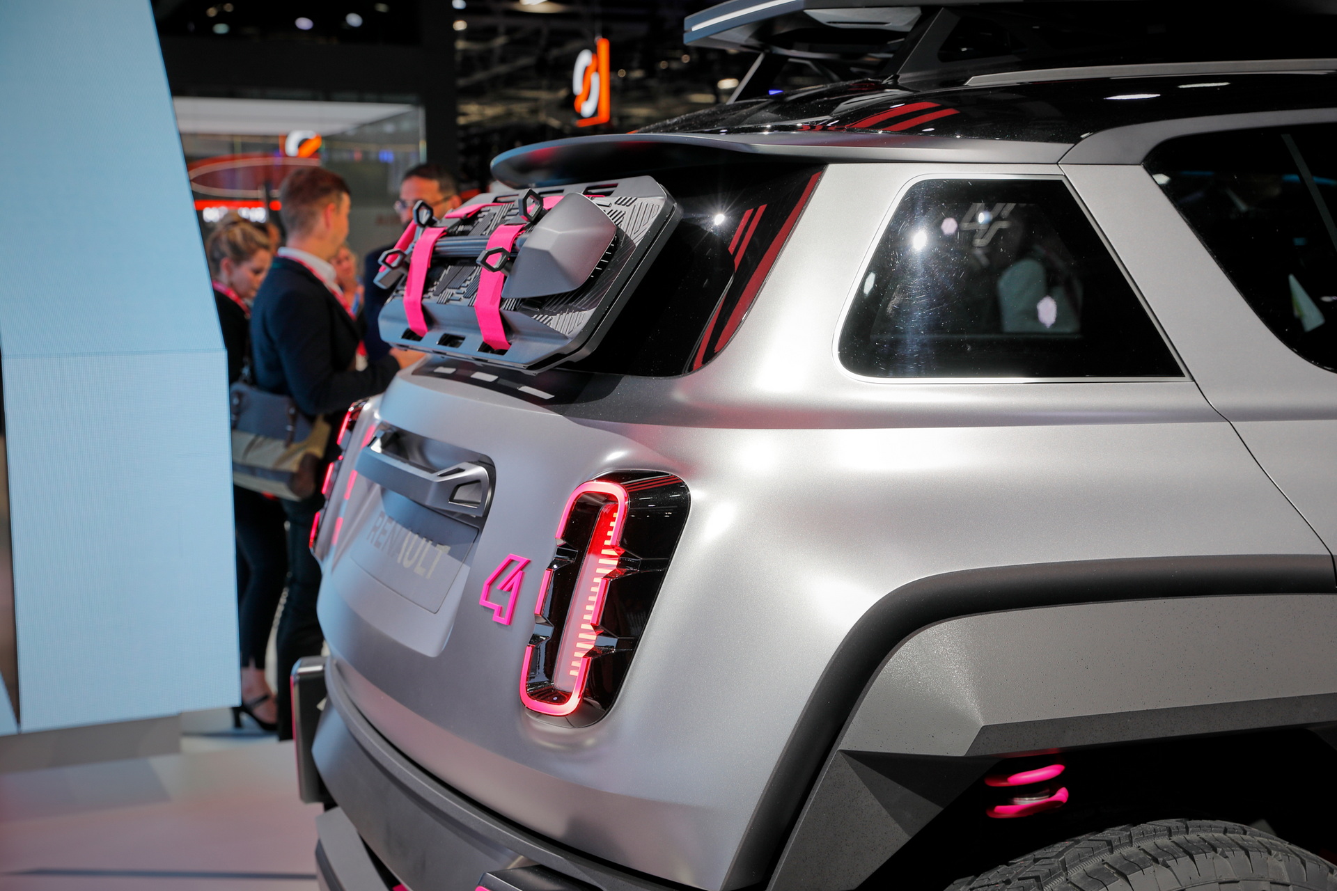 Renault 4Ever Trophy Concept Previews Retro-Flavored Electric B-SUV With Rugged Looks