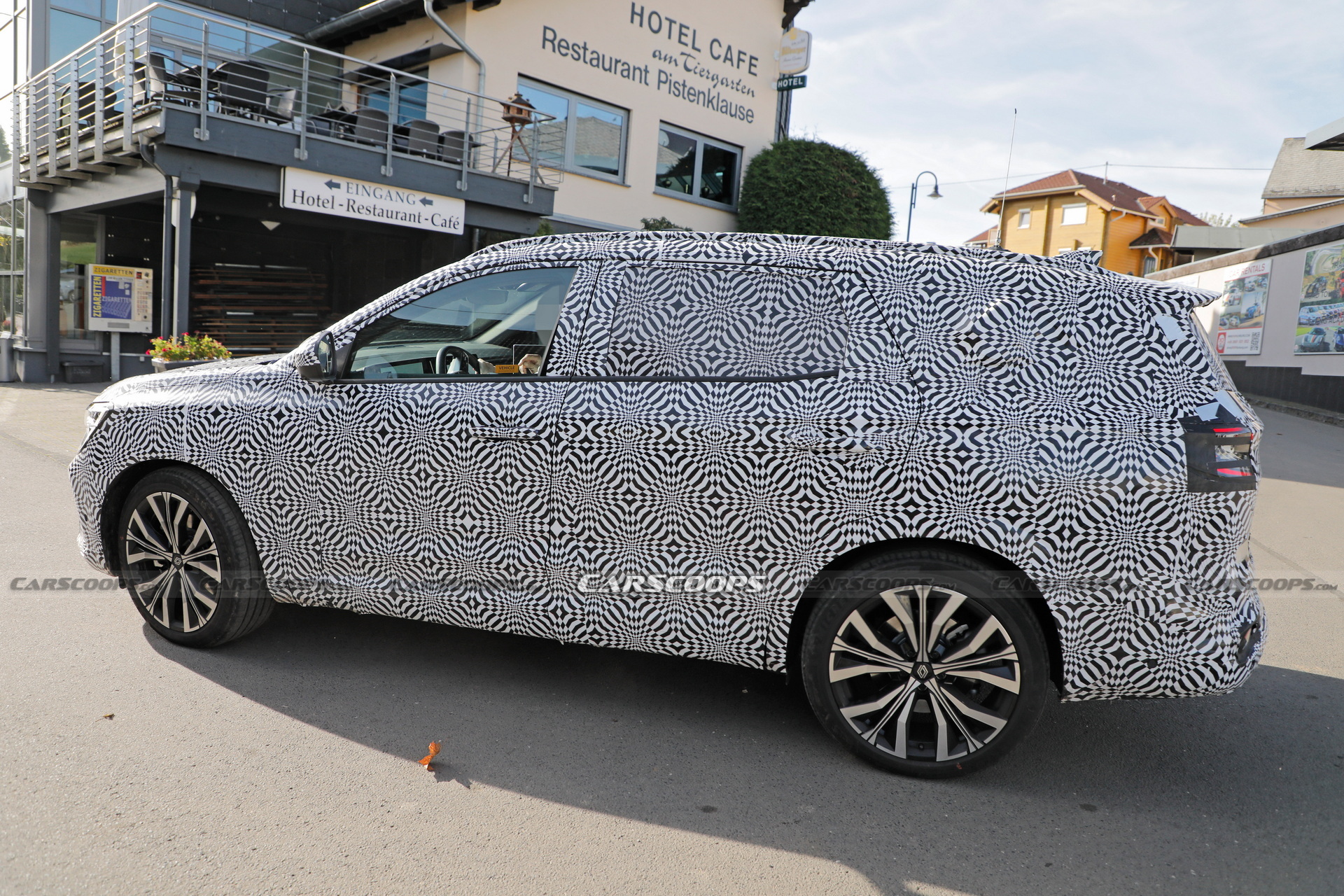 Stretched Renault Austral Spotted Again, Set To Replace The Espace