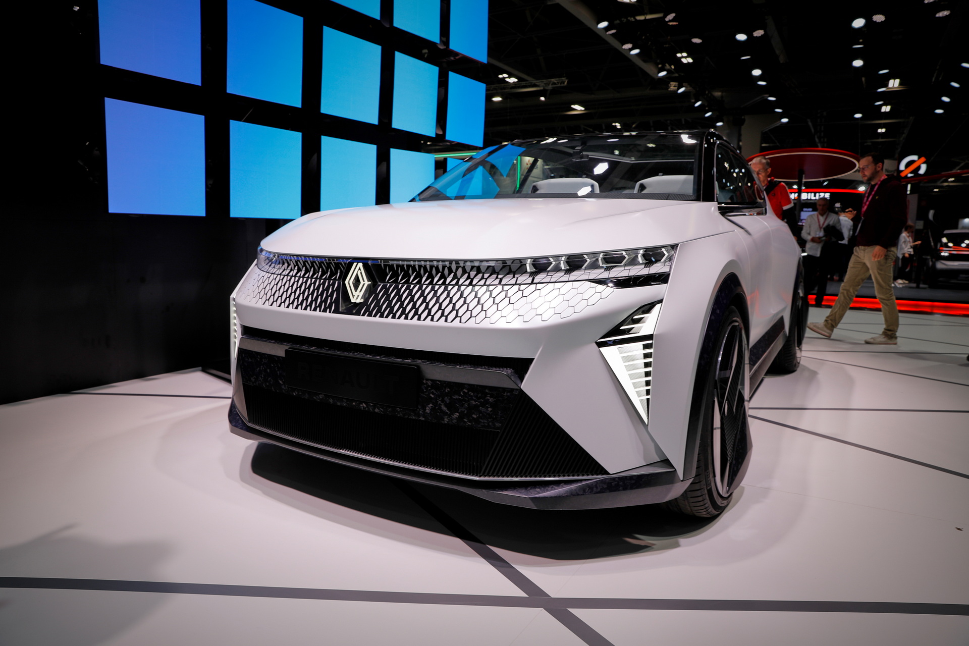 Renault Scenic Returns As A Bold Conceptual EV With A Hydrogen Range Extender