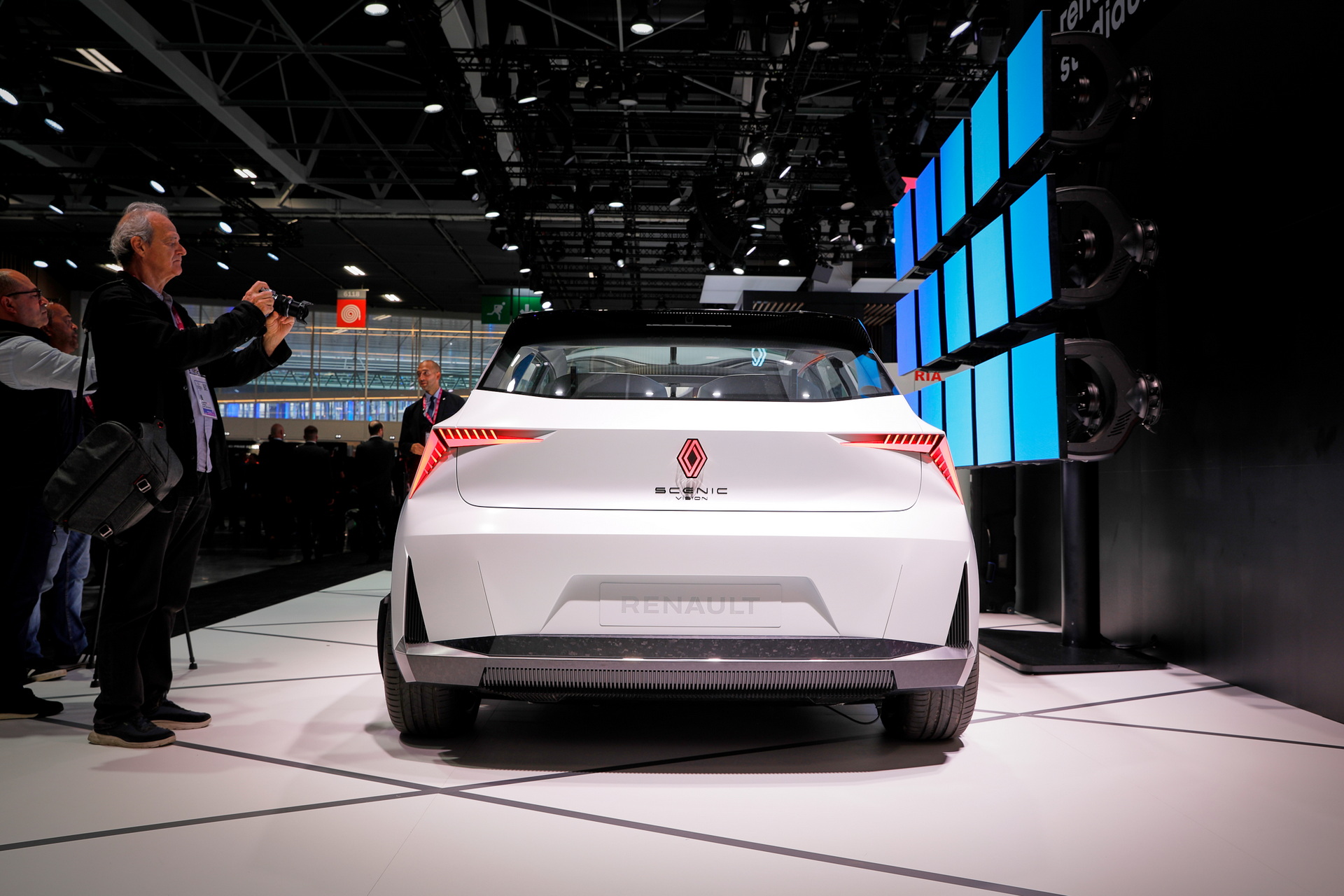 Renault Scenic Returns As A Bold Conceptual EV With A Hydrogen Range Extender