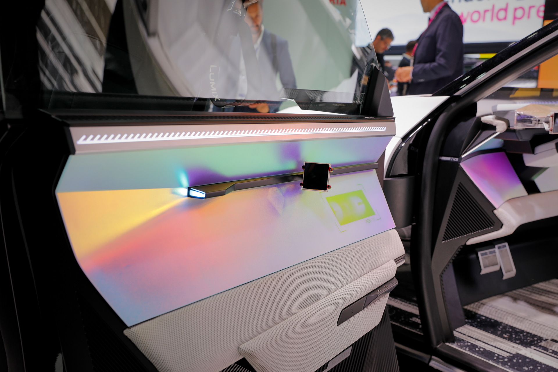 Renault Scenic Returns As A Bold Conceptual EV With A Hydrogen Range Extender