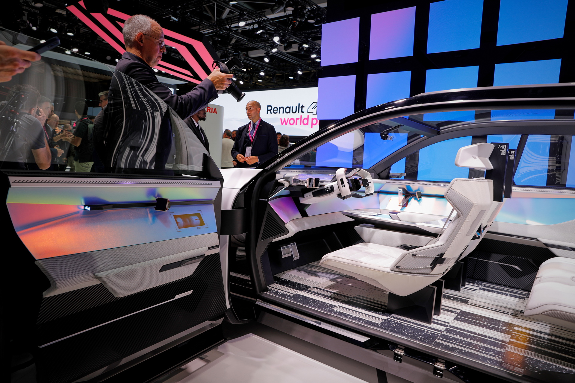 Renault Scenic Returns As A Bold Conceptual EV With A Hydrogen Range Extender