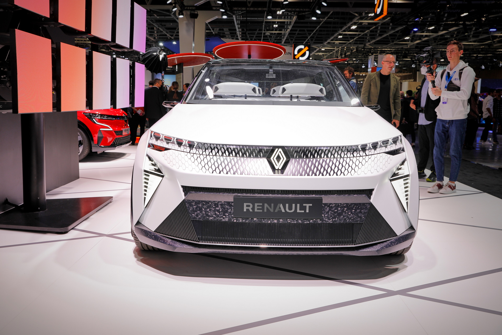 Renault Scenic Returns As A Bold Conceptual EV With A Hydrogen Range Extender