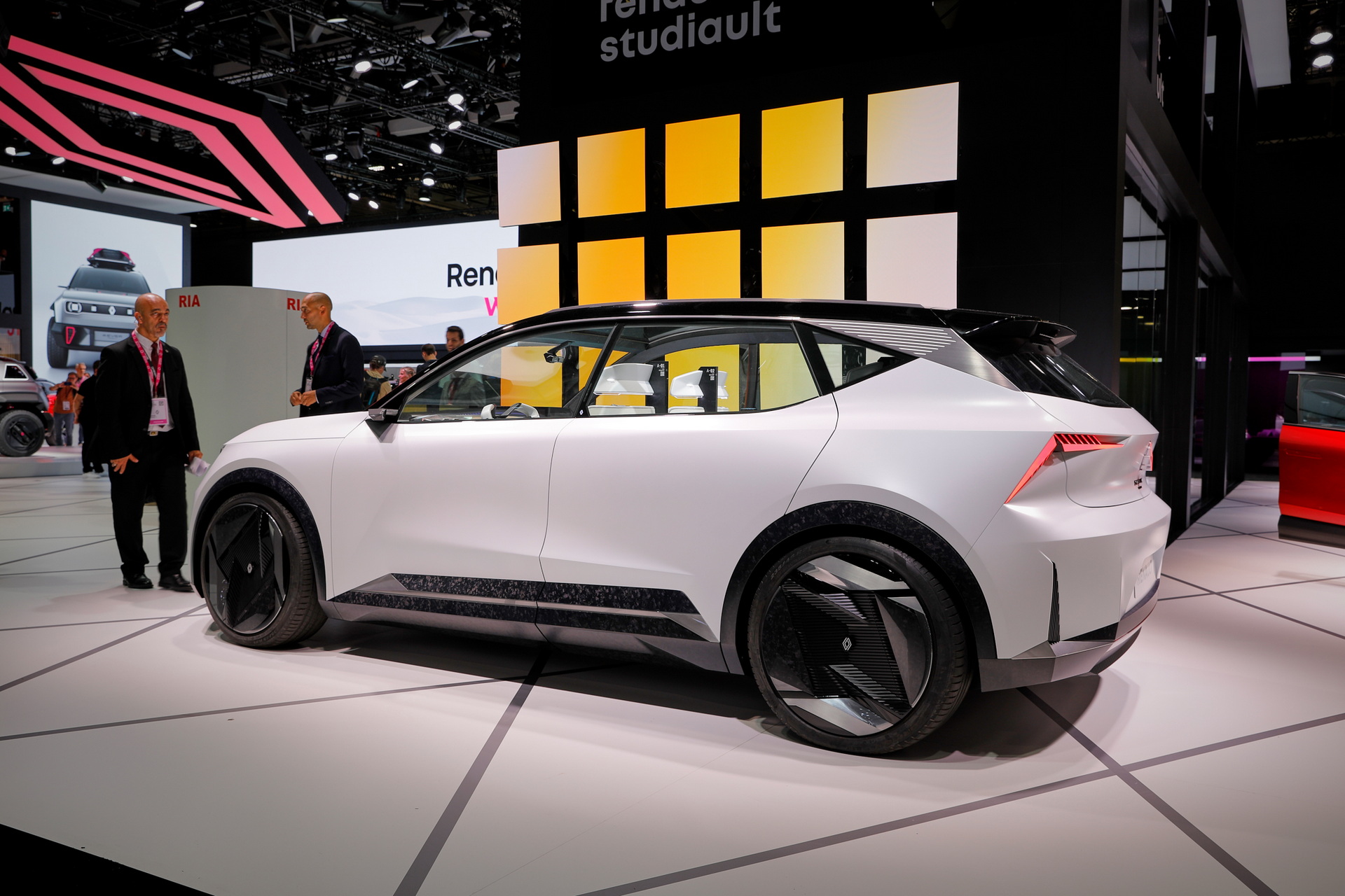 Renault Scenic Returns As A Bold Conceptual EV With A Hydrogen Range Extender