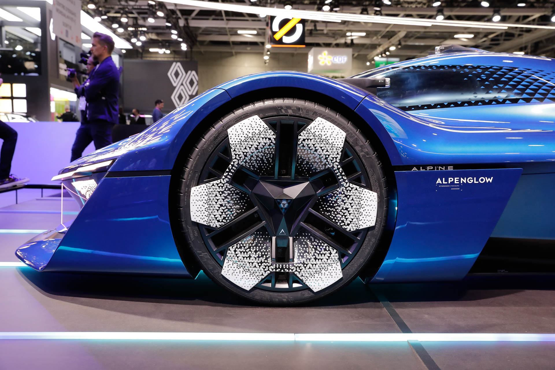 Alpine Alpenglow Concept Debuts With Hydrogen Power, Shows Future Design Language