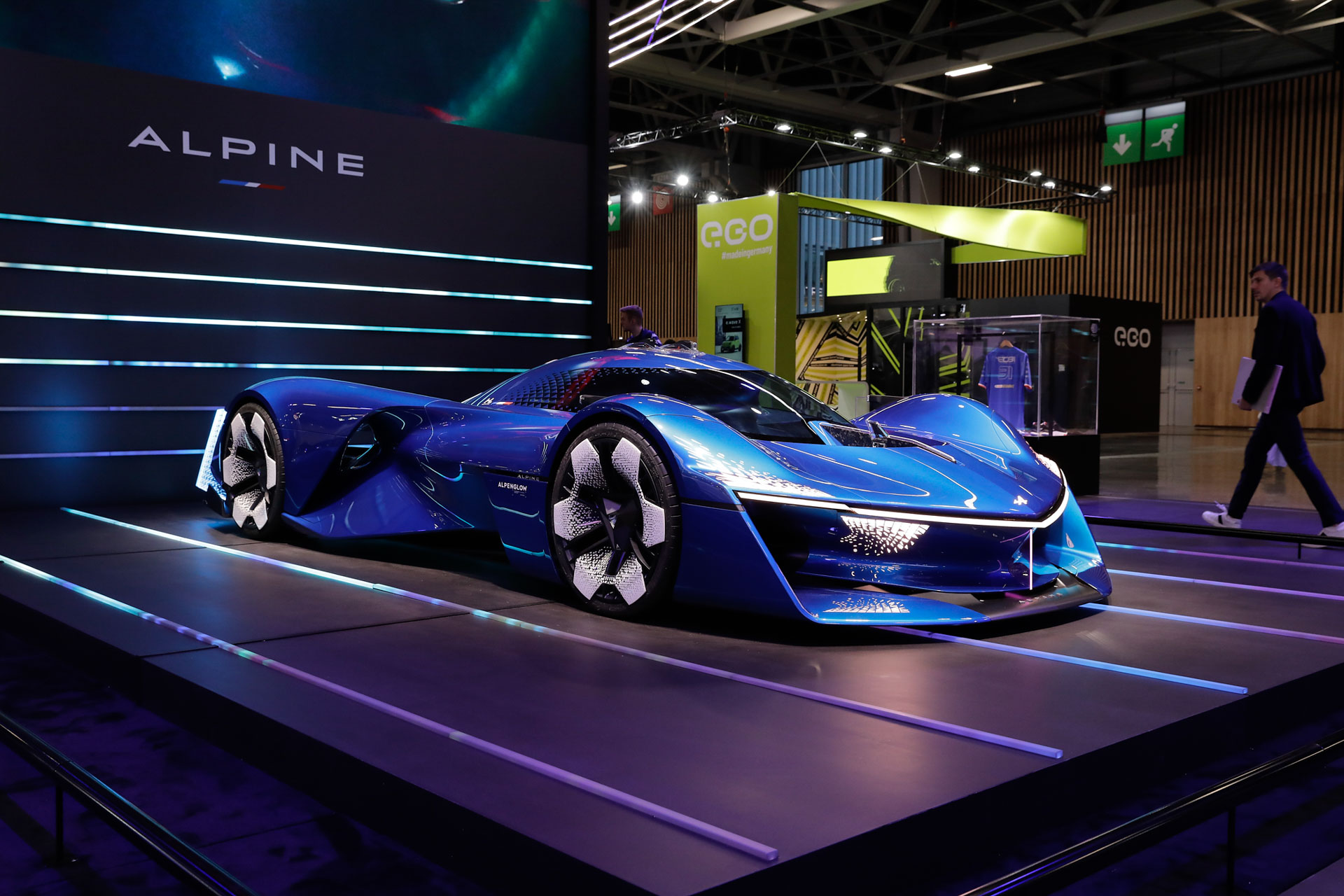 Alpine Alpenglow Concept Debuts With Hydrogen Power, Shows Future Design Language