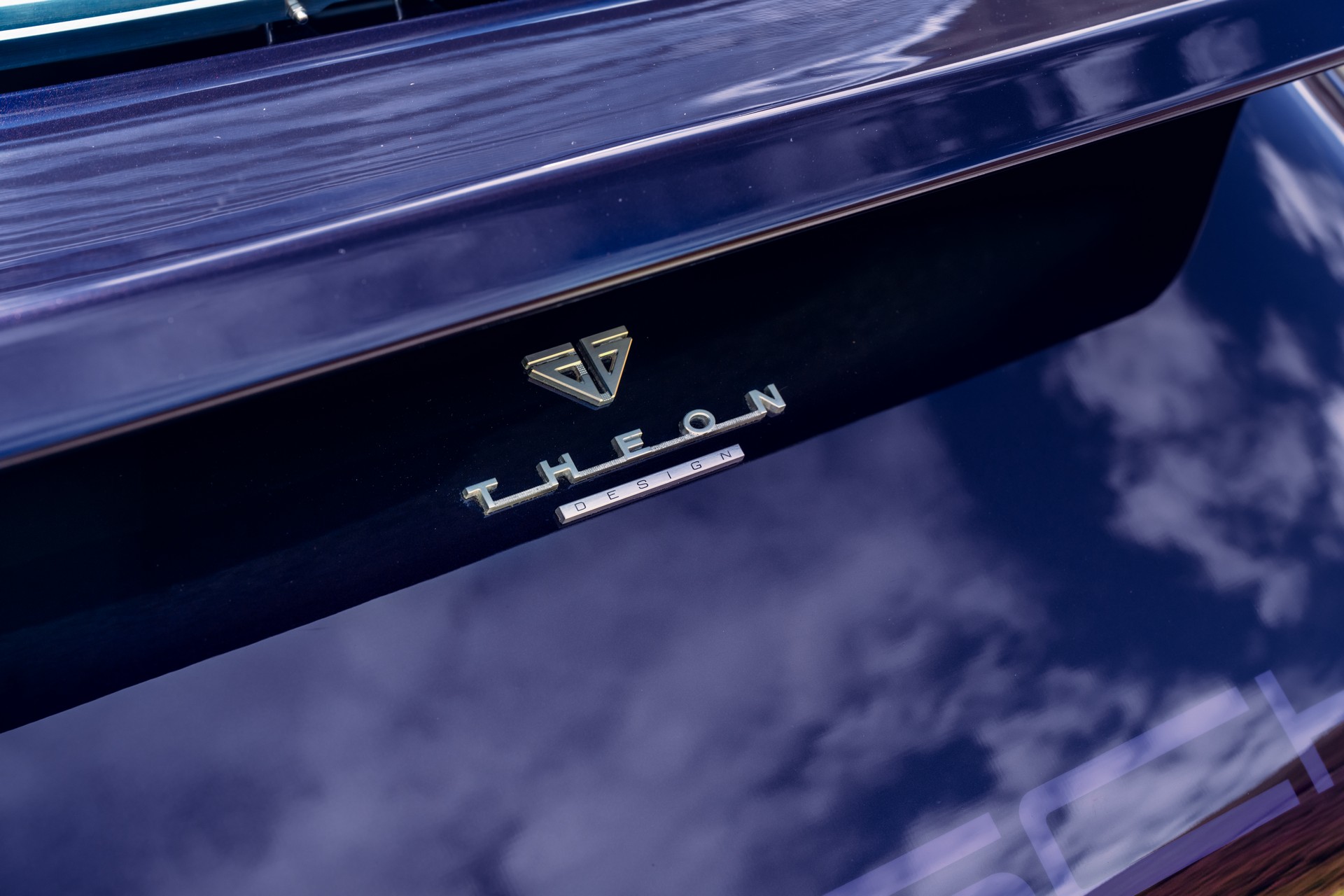 Theon Design’s Latest Porsche 911 Has Carbon Body And Screaming 4.0-Liter Flat-Six