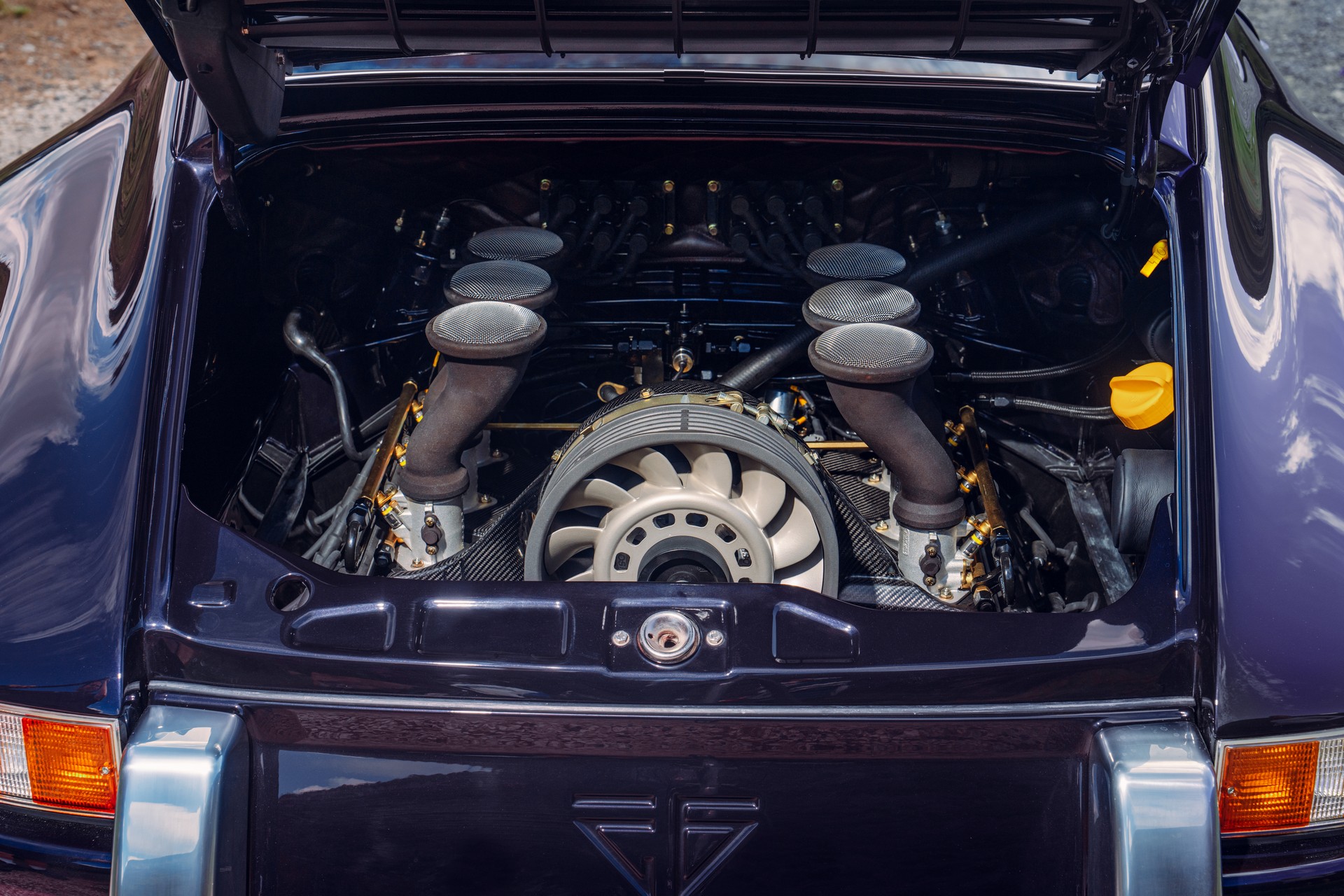 Theon Design’s Latest Porsche 911 Has Carbon Body And Screaming 4.0-Liter Flat-Six