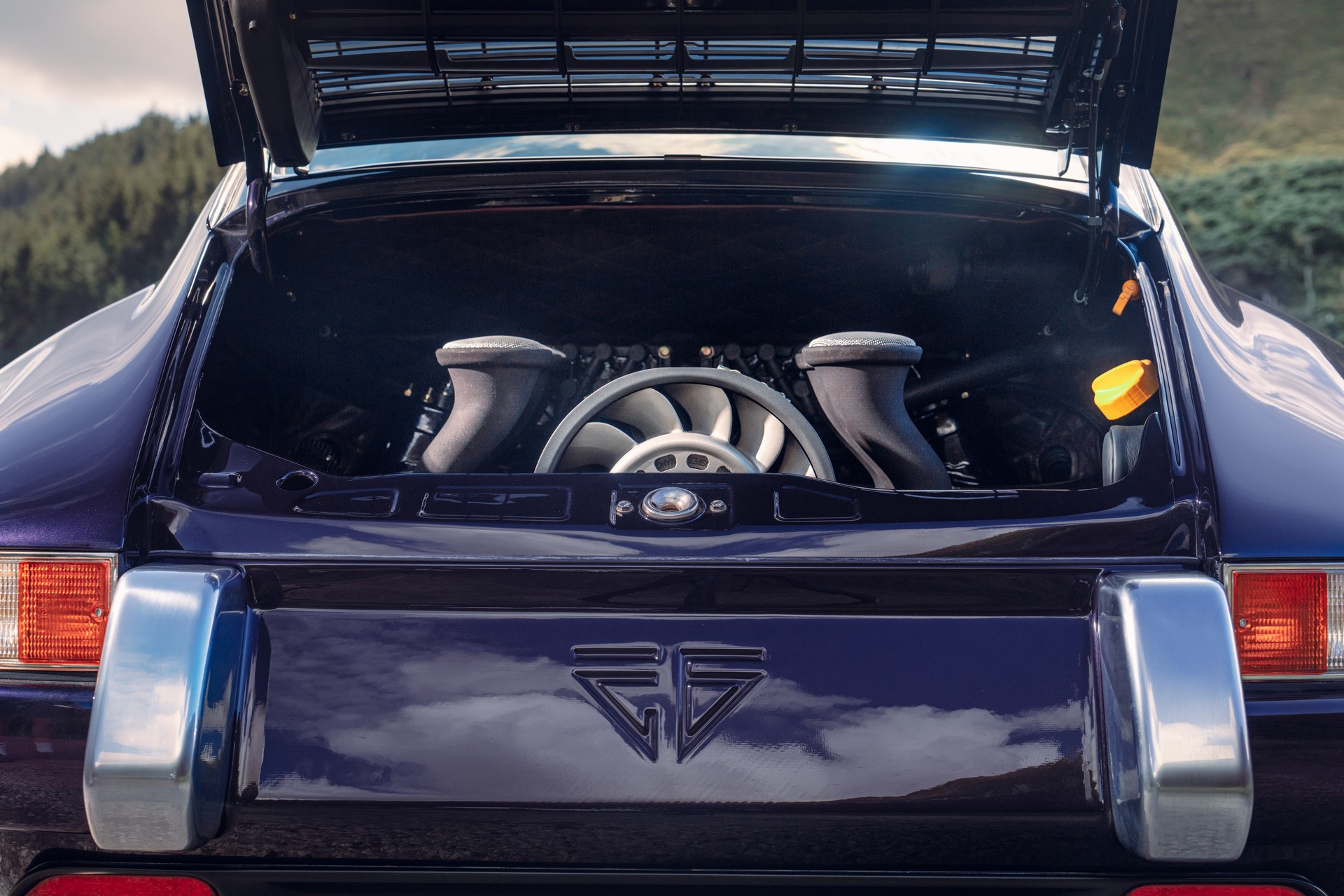 Theon Design’s Latest Porsche 911 Has Carbon Body And Screaming 4.0-Liter Flat-Six