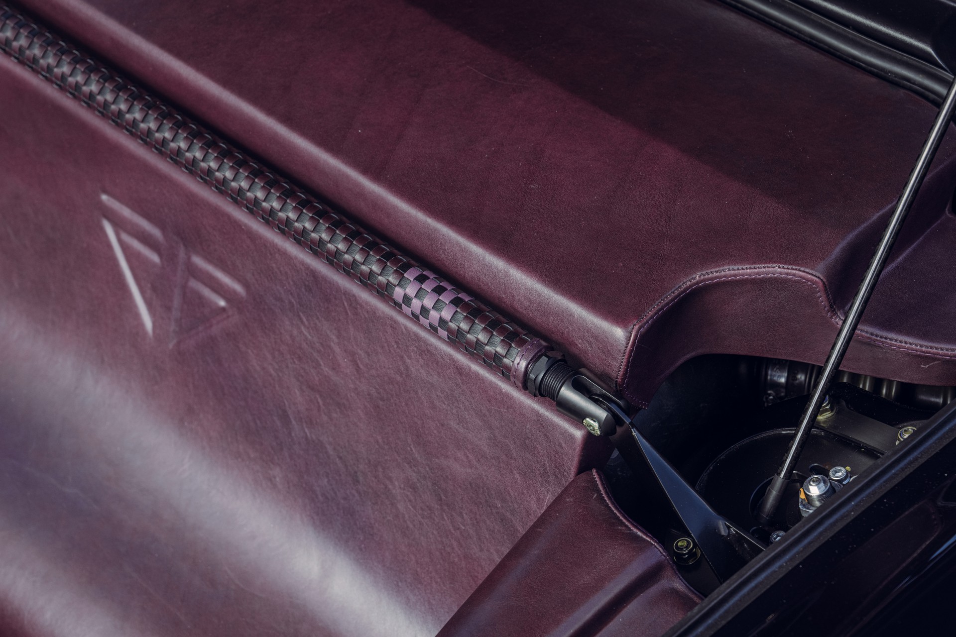 Theon Design’s Latest Porsche 911 Has Carbon Body And Screaming 4.0-Liter Flat-Six