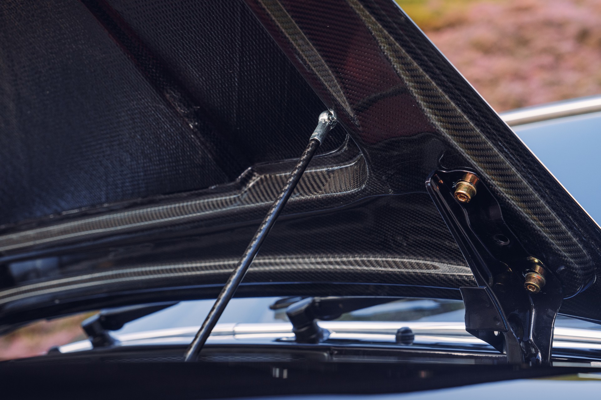 Theon Design’s Latest Porsche 911 Has Carbon Body And Screaming 4.0-Liter Flat-Six