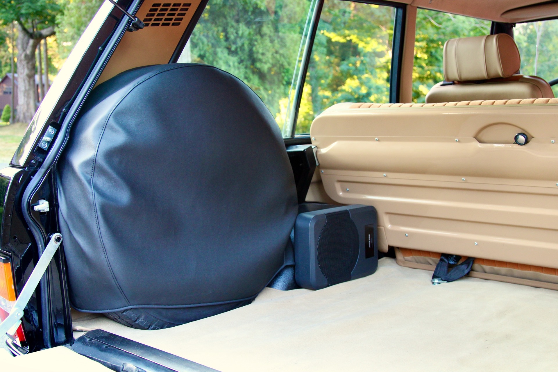 LS3-Powered Range Rover Classic Restomod By Legacy Overland Is A Thing Of Beauty