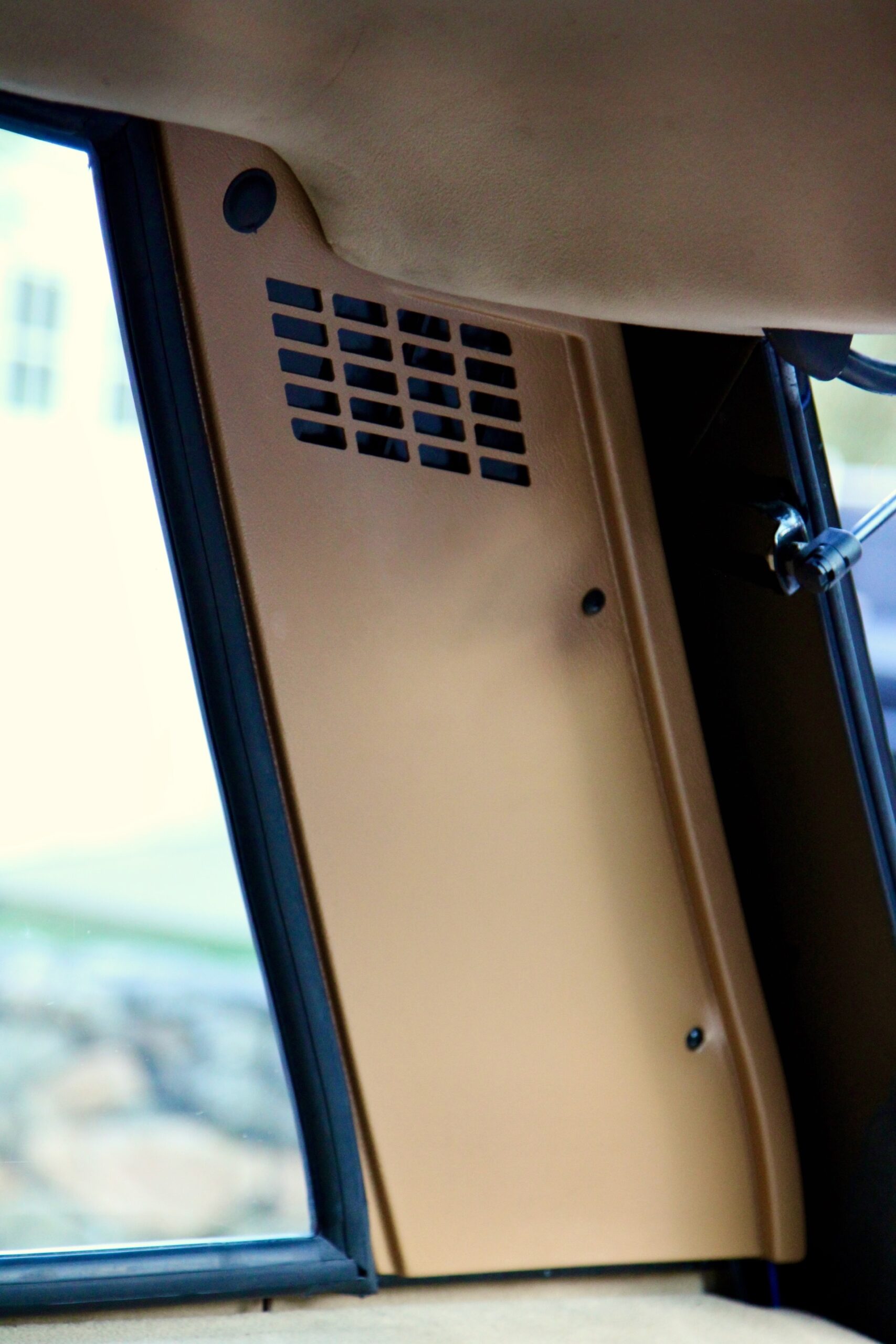 LS3-Powered Range Rover Classic Restomod By Legacy Overland Is A Thing Of Beauty