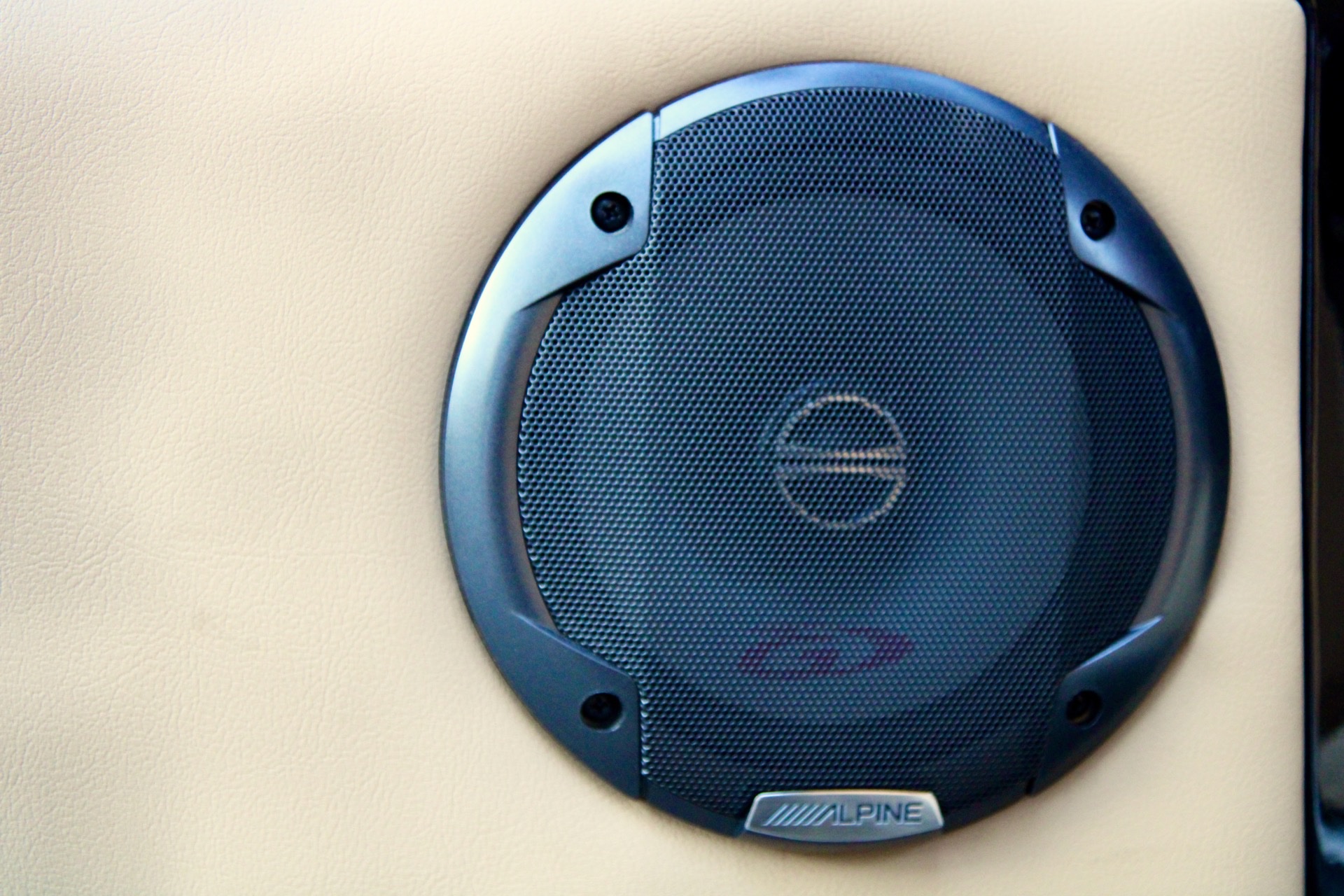 LS3-Powered Range Rover Classic Restomod By Legacy Overland Is A Thing Of Beauty