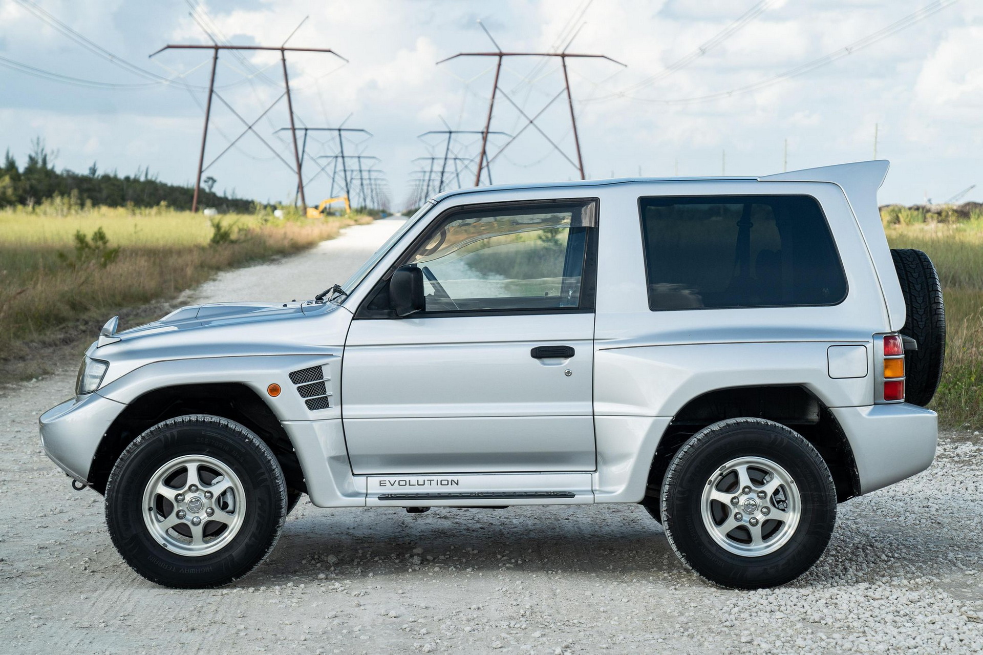 This 1-Of-500 Manual Mitsubishi Pajero Evolution Is Being Auctioned Off In The U.S.