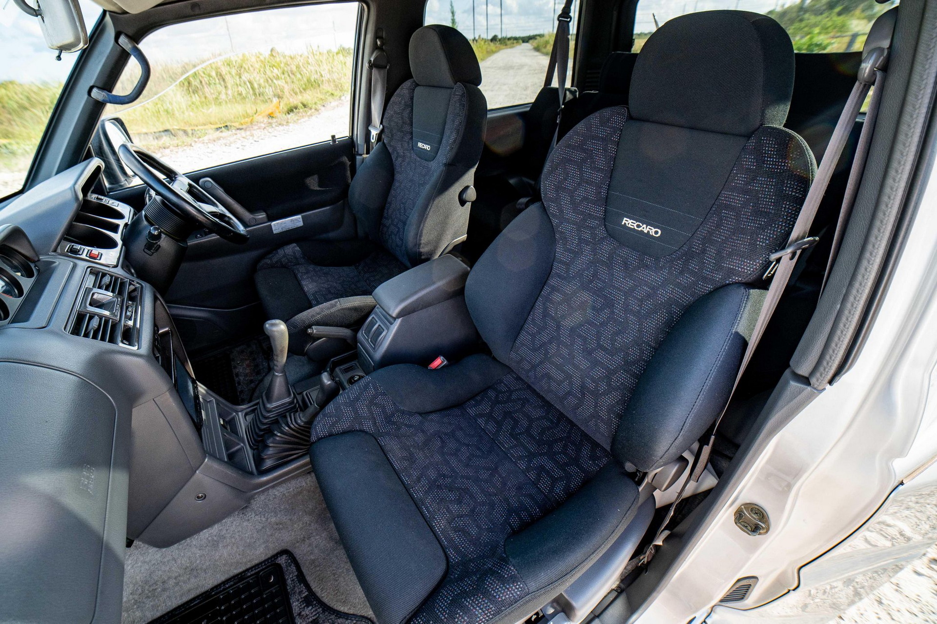 This 1-Of-500 Manual Mitsubishi Pajero Evolution Is Being Auctioned Off In The U.S.