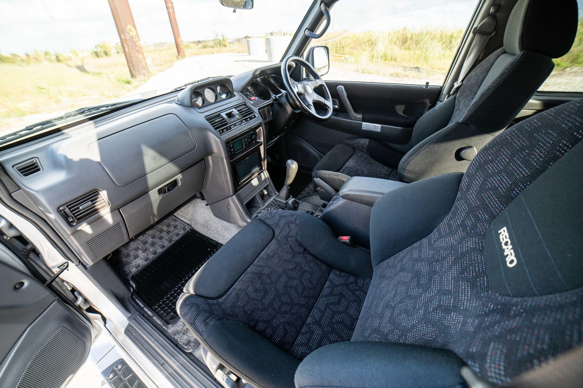 This 1-Of-500 Manual Mitsubishi Pajero Evolution Is Being Auctioned Off In The U.S.